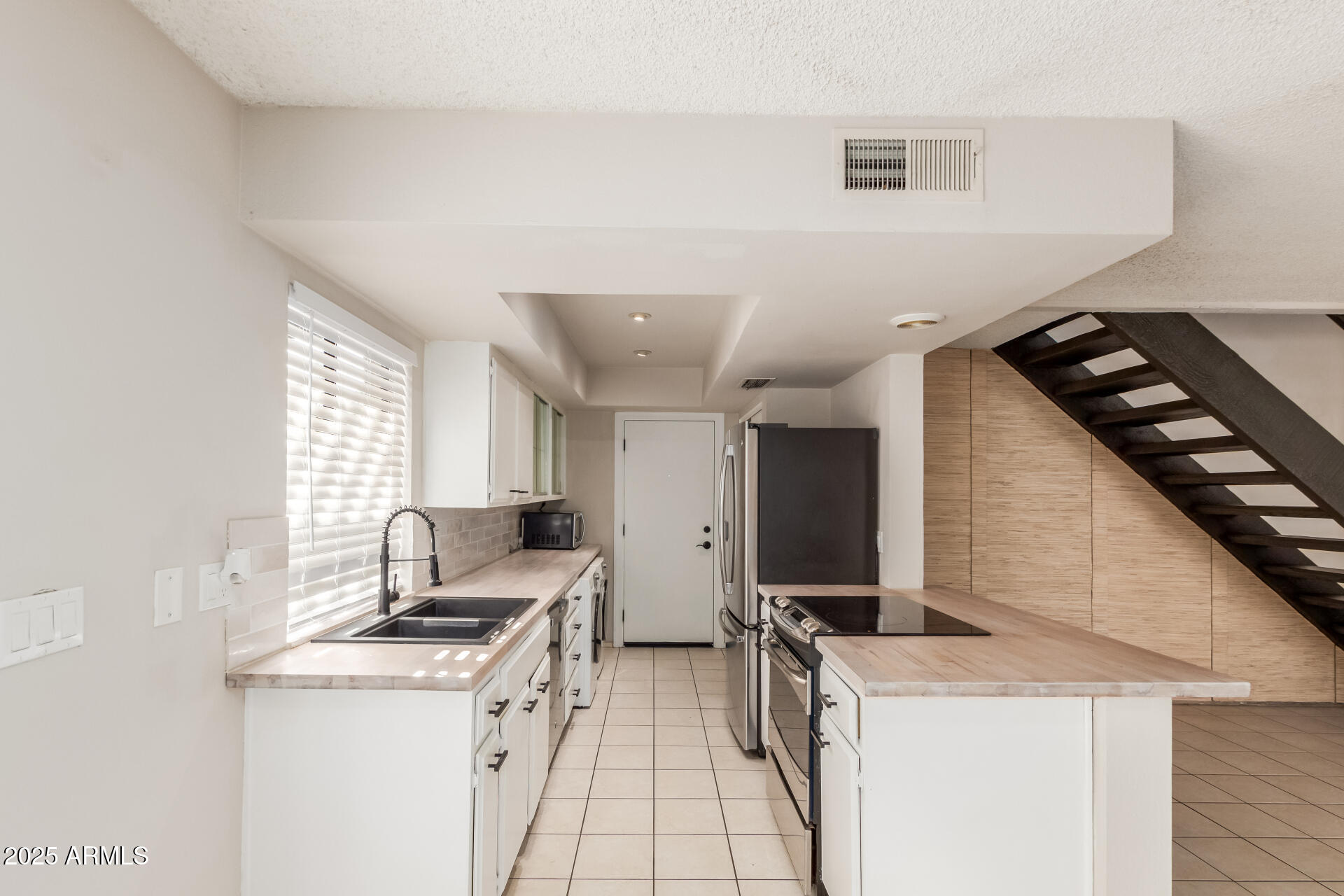 1817 E HAYWARD Avenue, 3