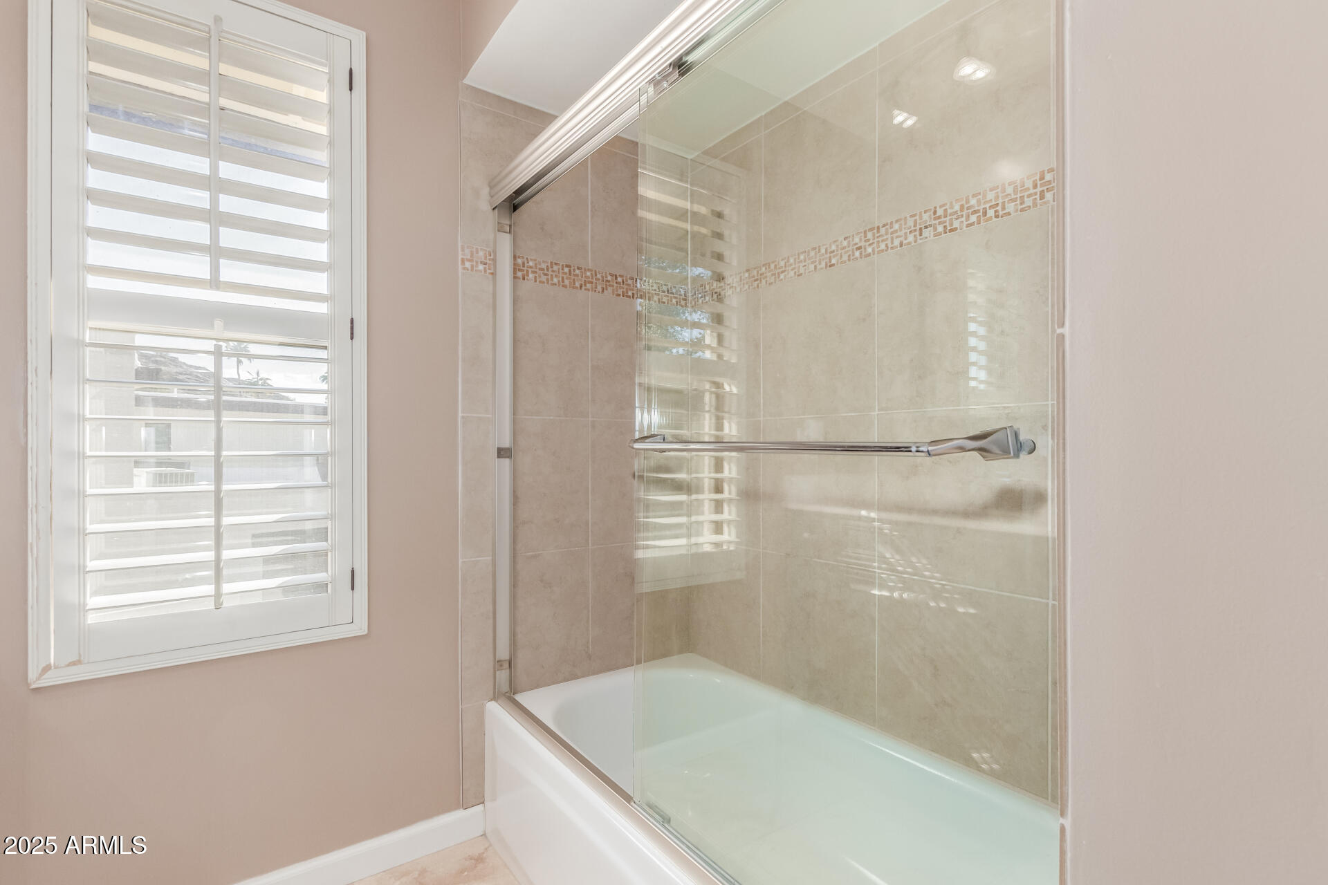 1817 E HAYWARD Avenue, 3