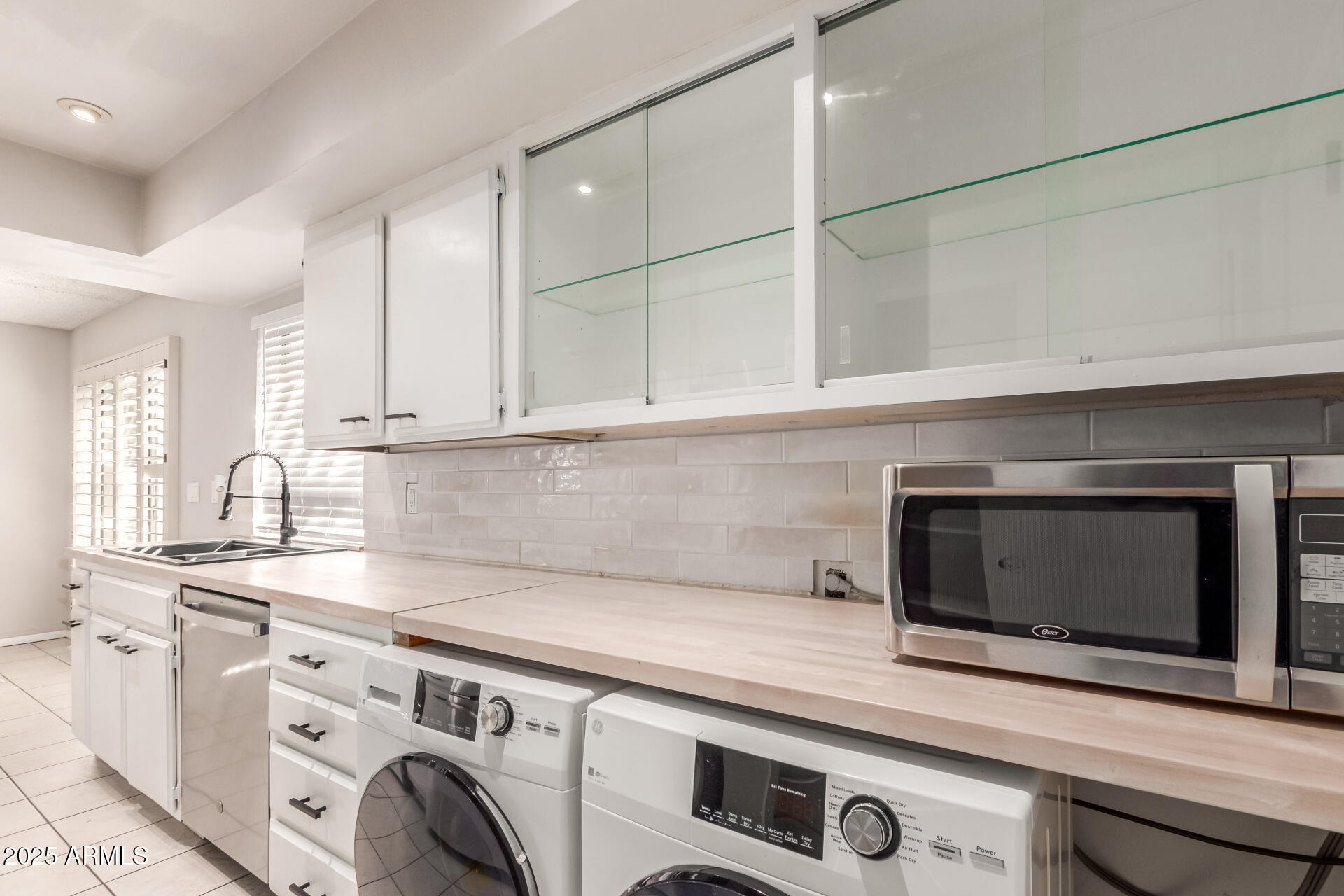 1817 E HAYWARD Avenue, 3