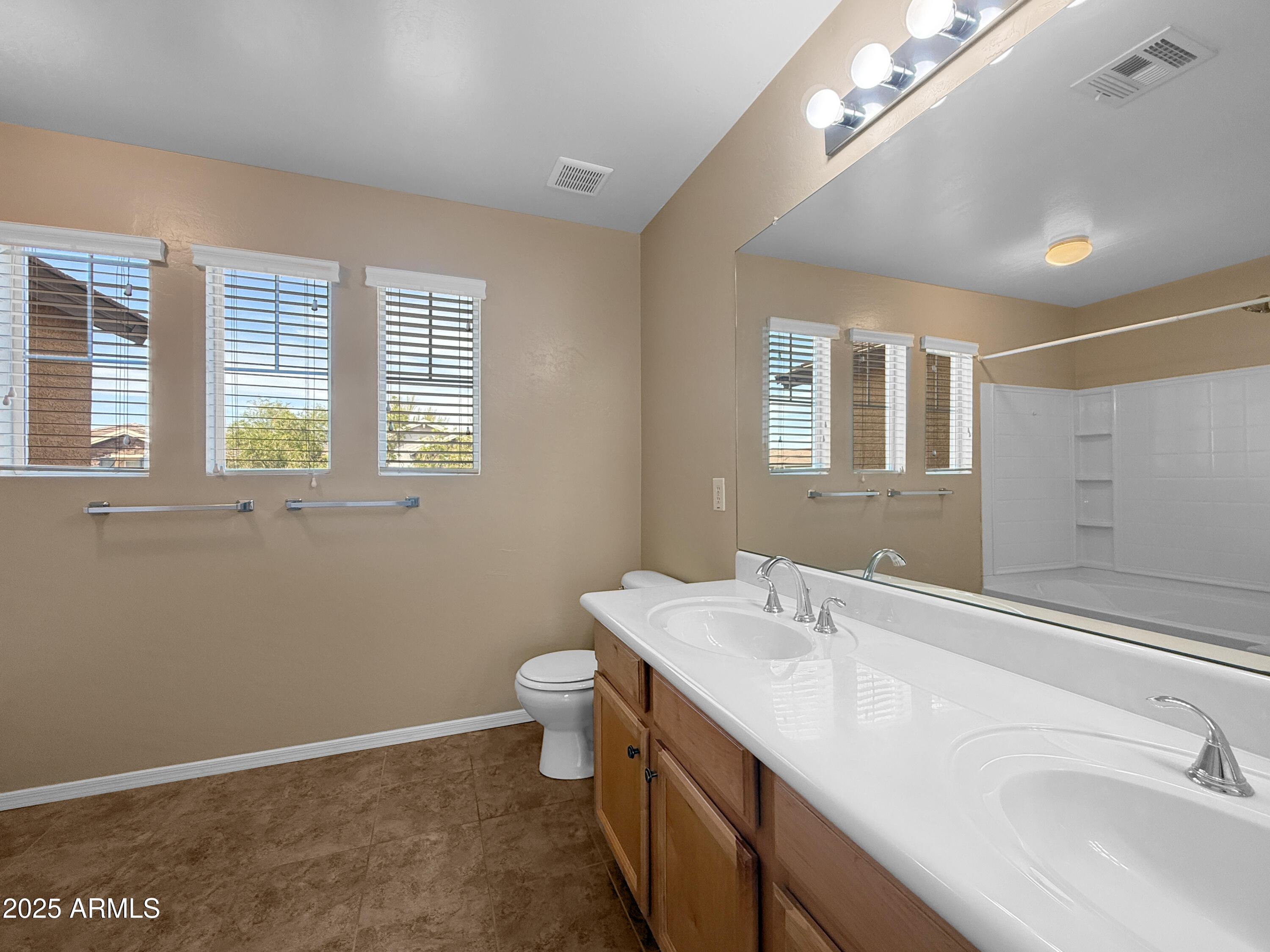 3029 W FERRUCCIO Place