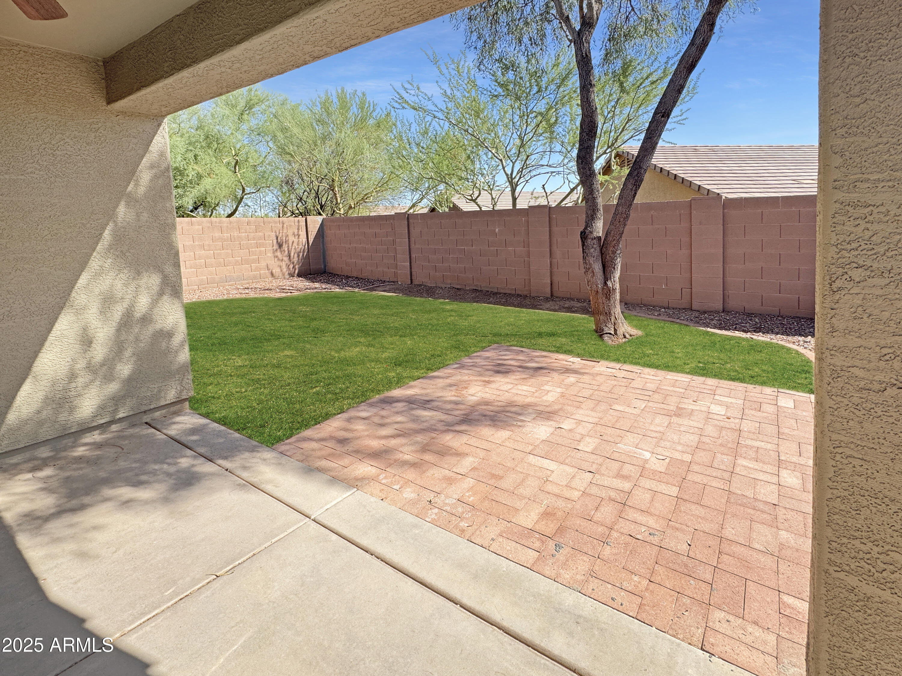 1623 W OWENS Way