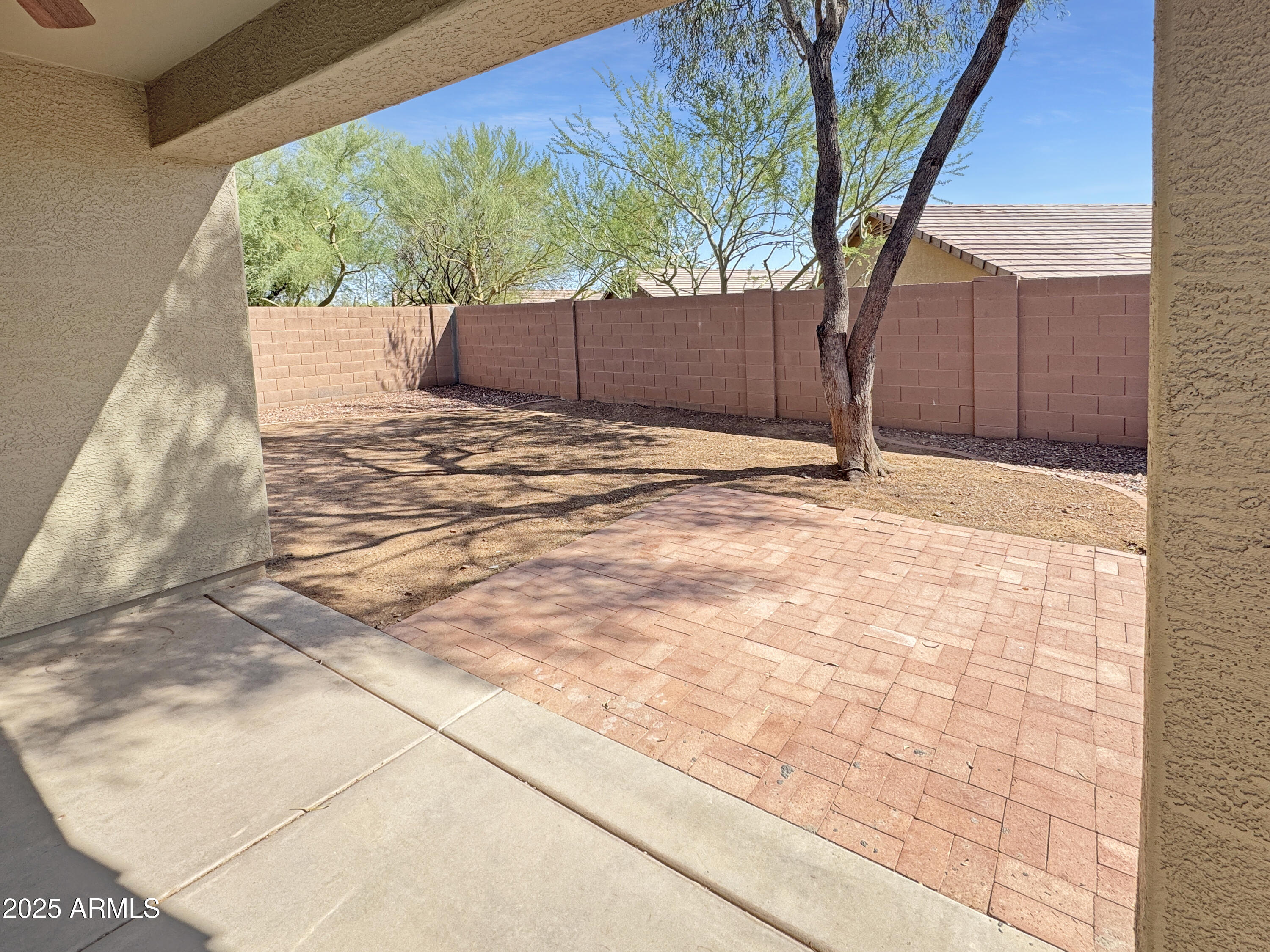 1623 W OWENS Way