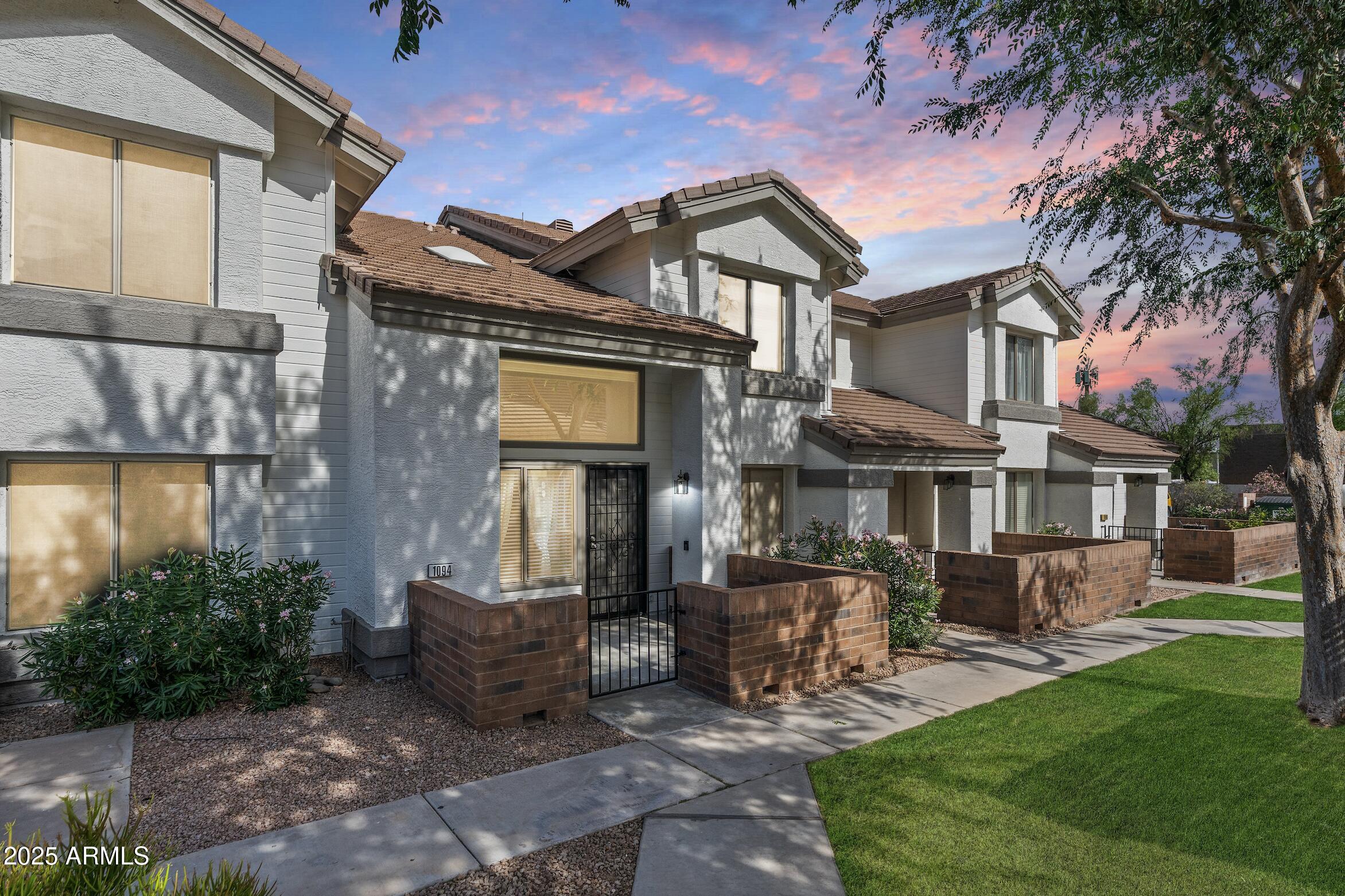 2201 N COMANCHE Drive, 1094
