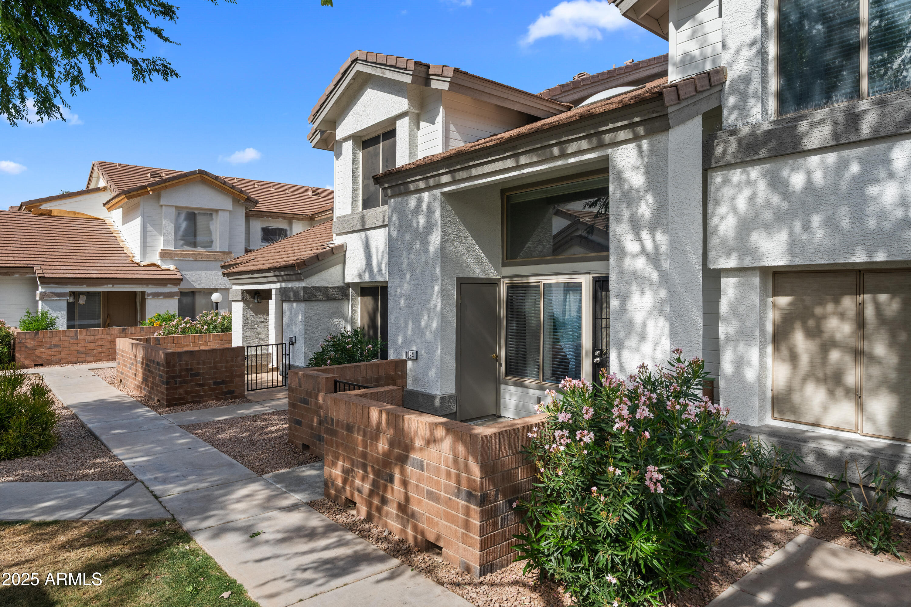 2201 N COMANCHE Drive, 1094