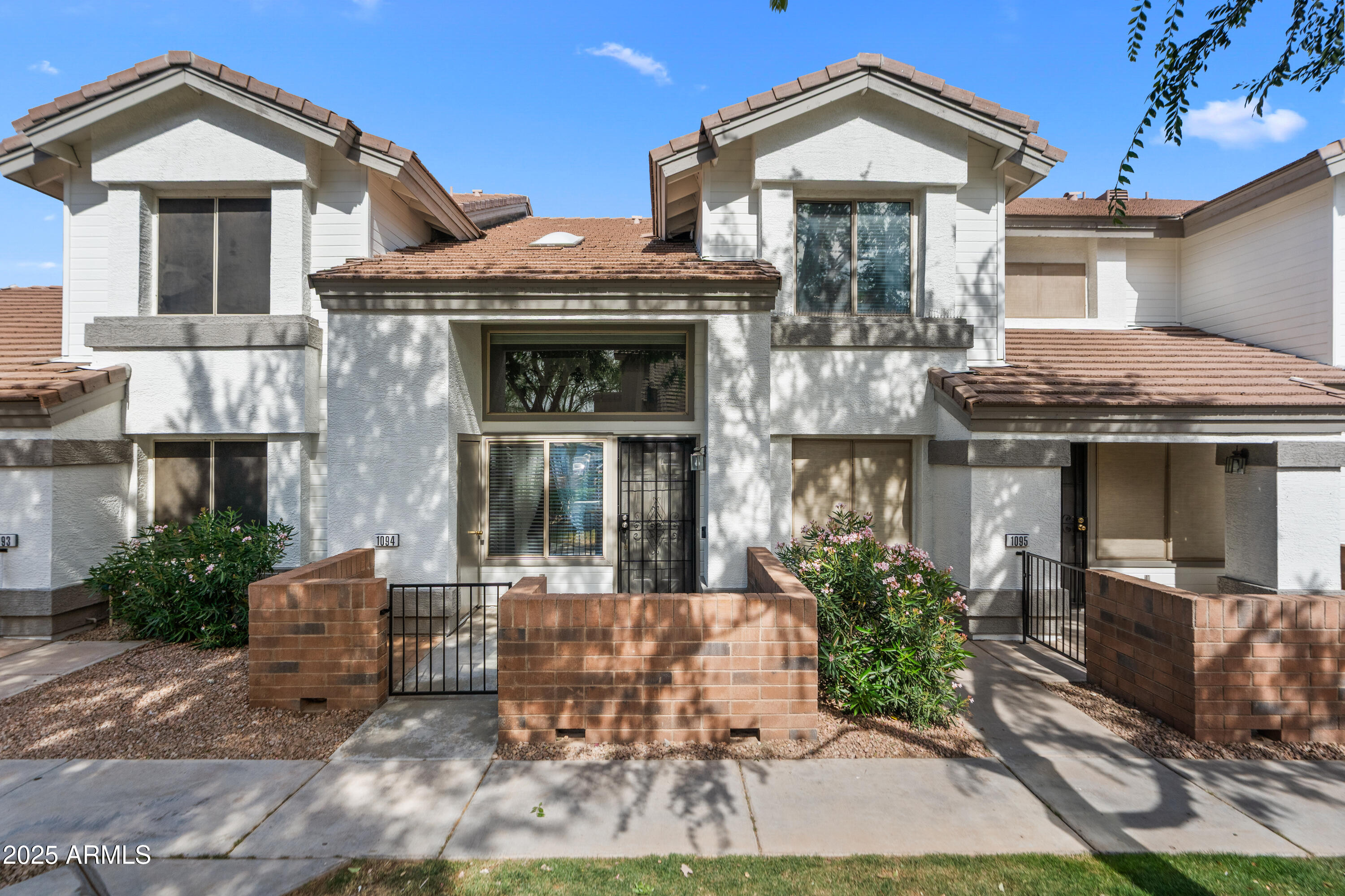 2201 N COMANCHE Drive, 1094