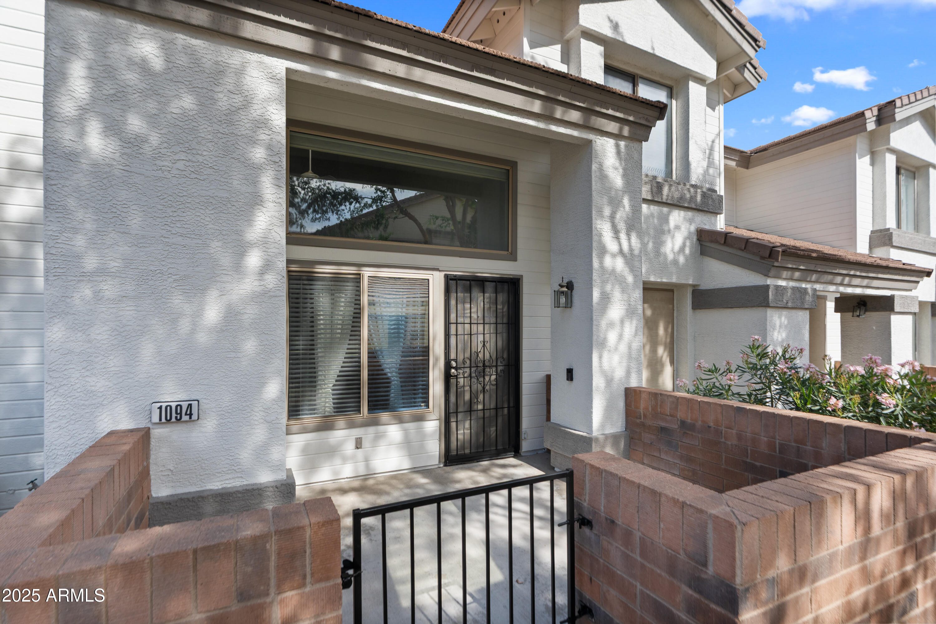 2201 N COMANCHE Drive, 1094