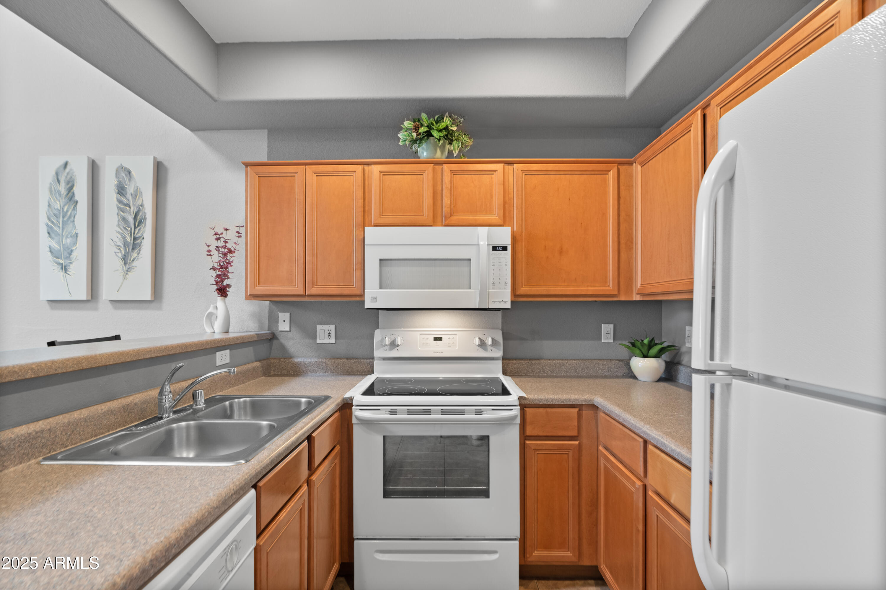 2201 N COMANCHE Drive, 1094