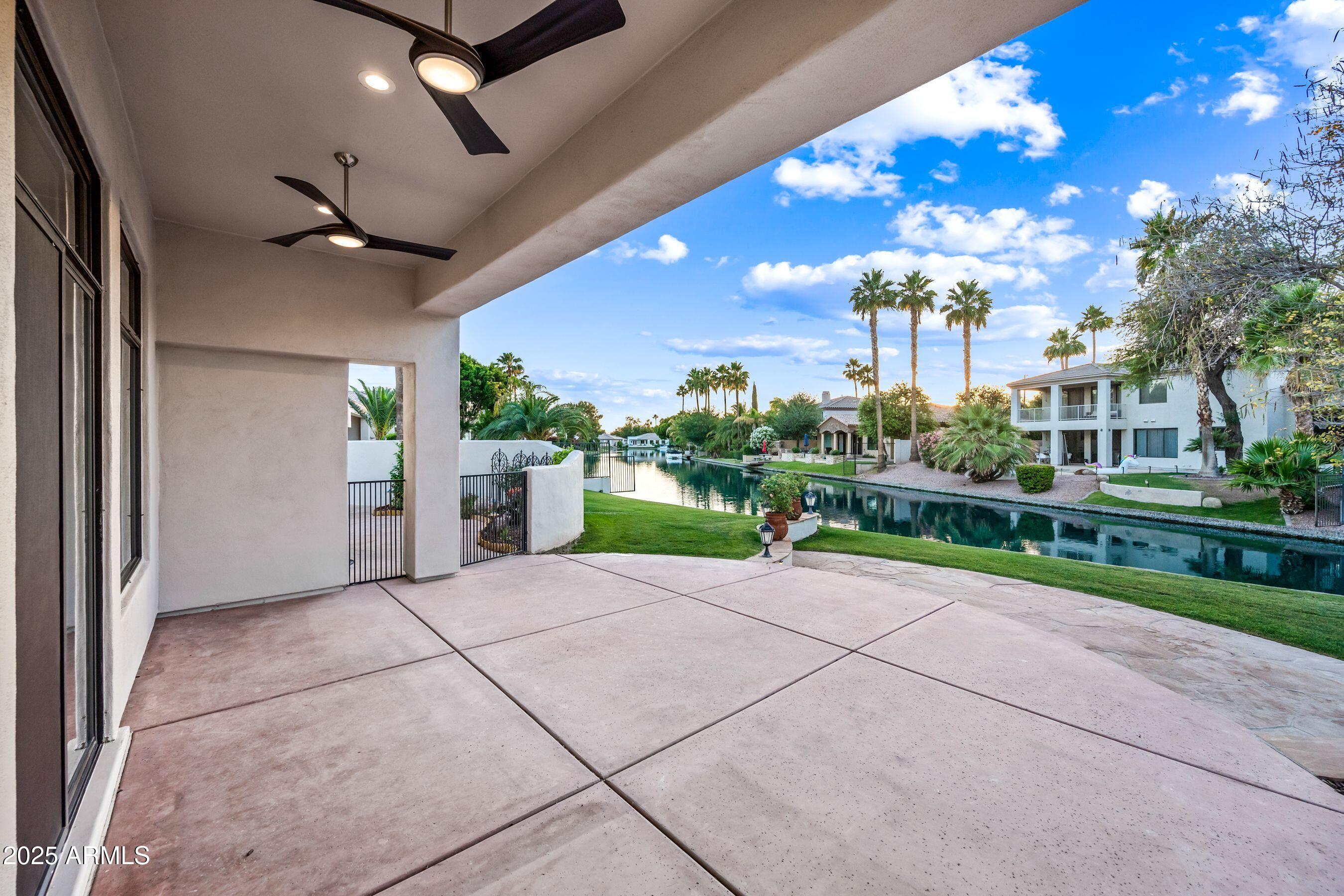 1724 W BLUE RIDGE Way