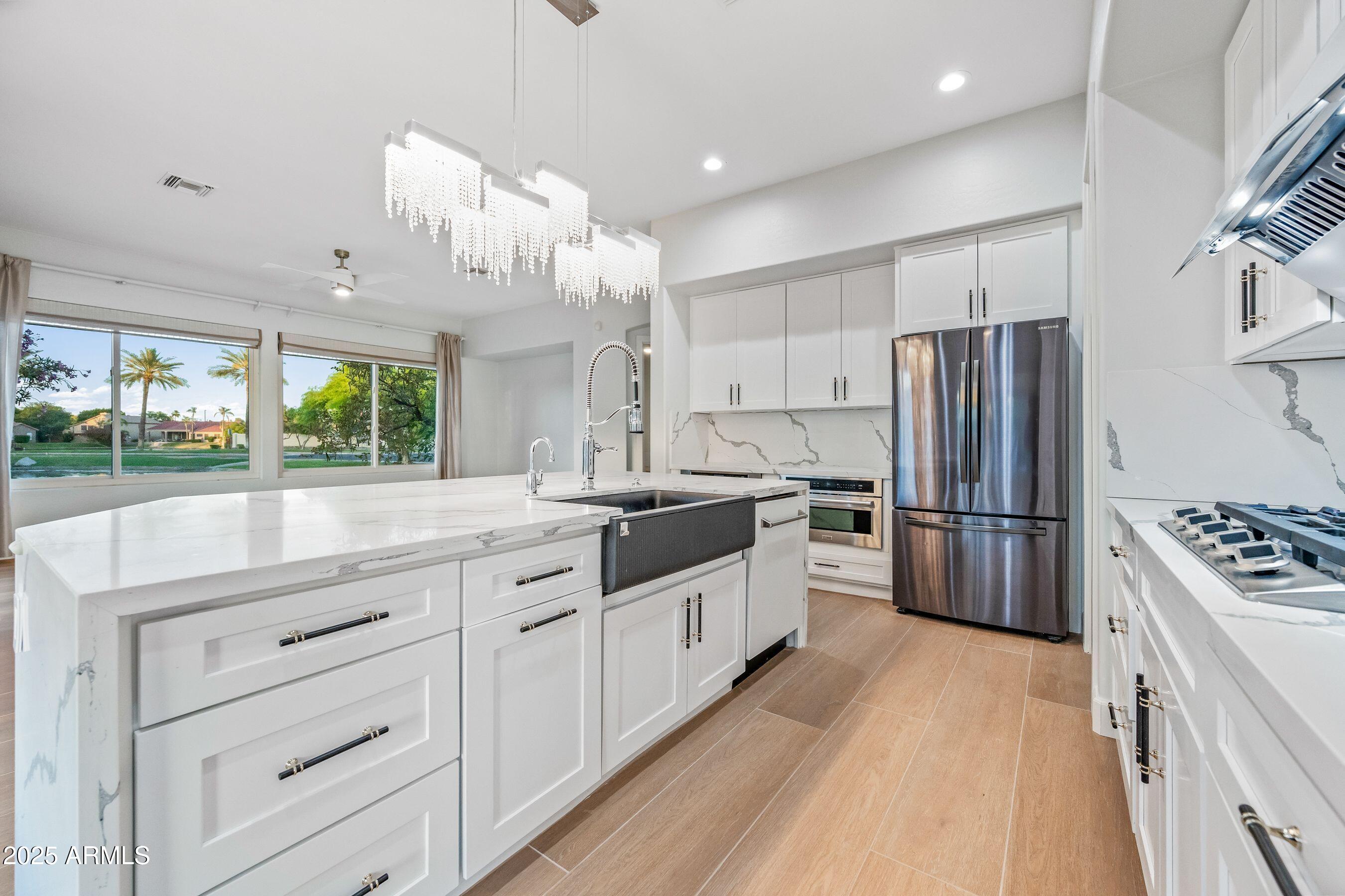 1724 W BLUE RIDGE Way