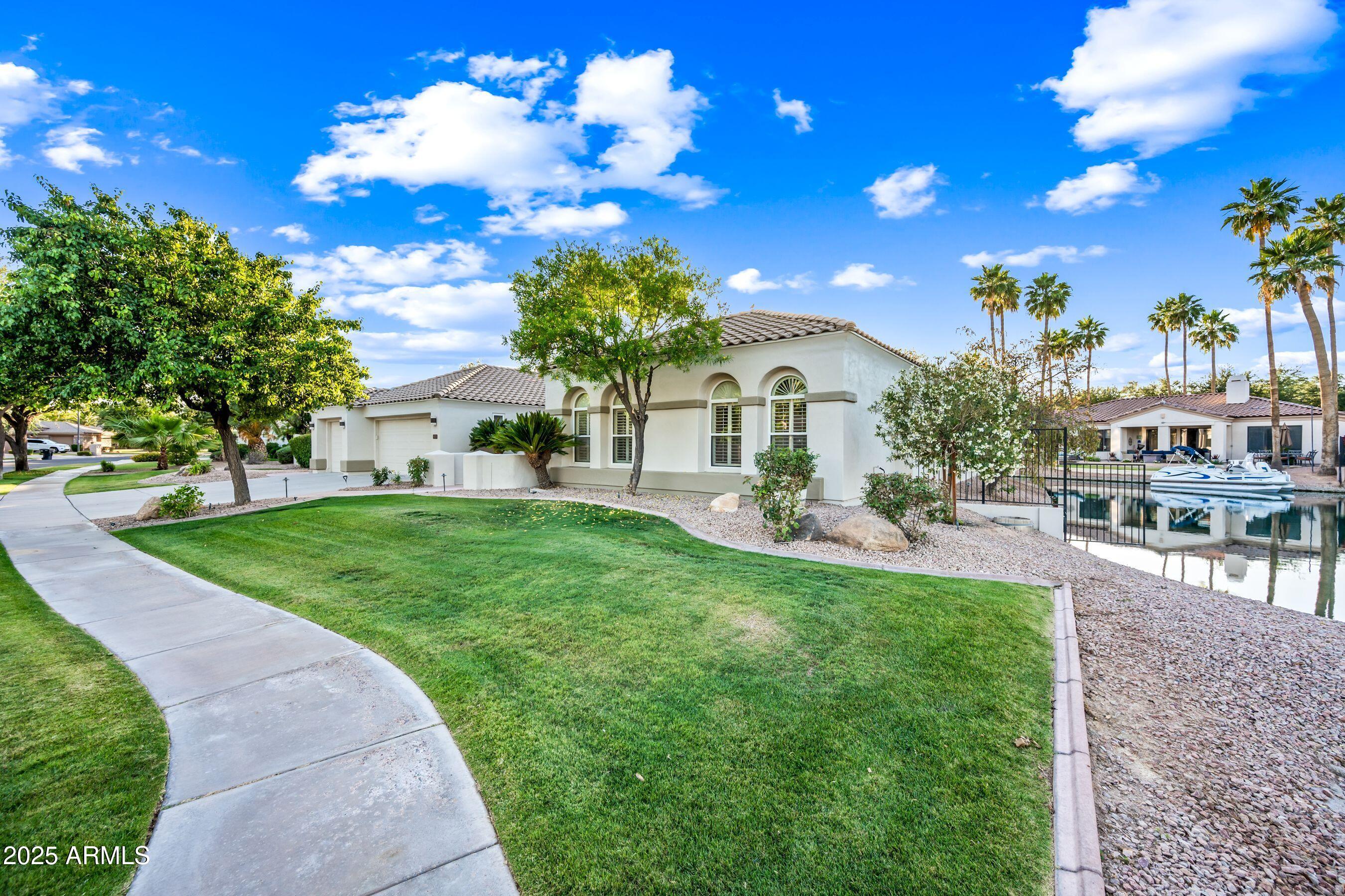 1724 W BLUE RIDGE Way