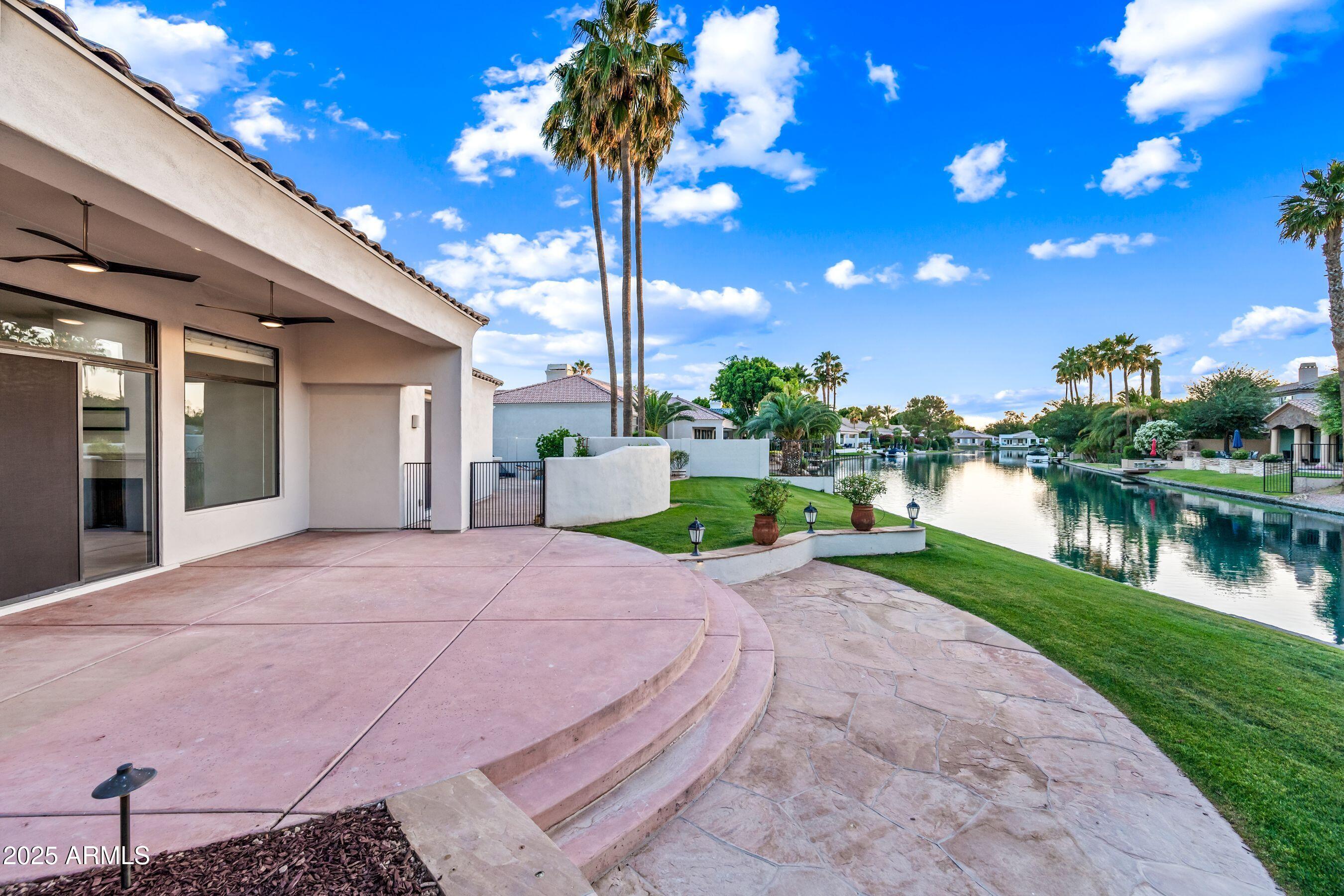 1724 W BLUE RIDGE Way