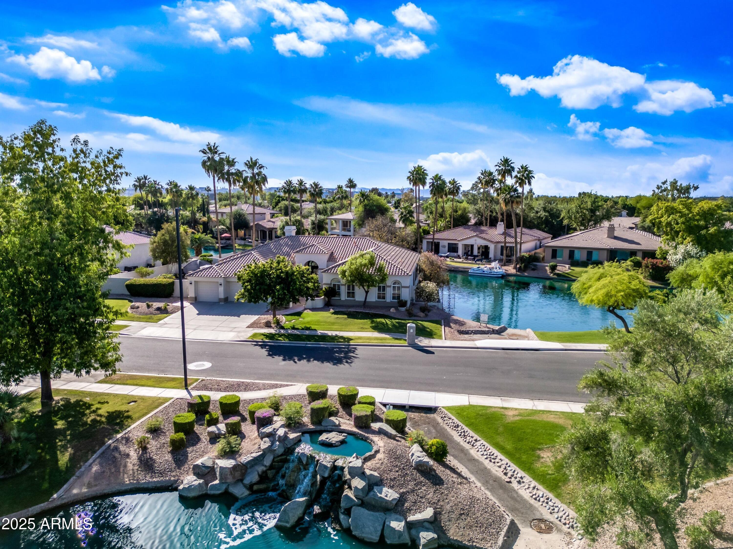 1724 W BLUE RIDGE Way