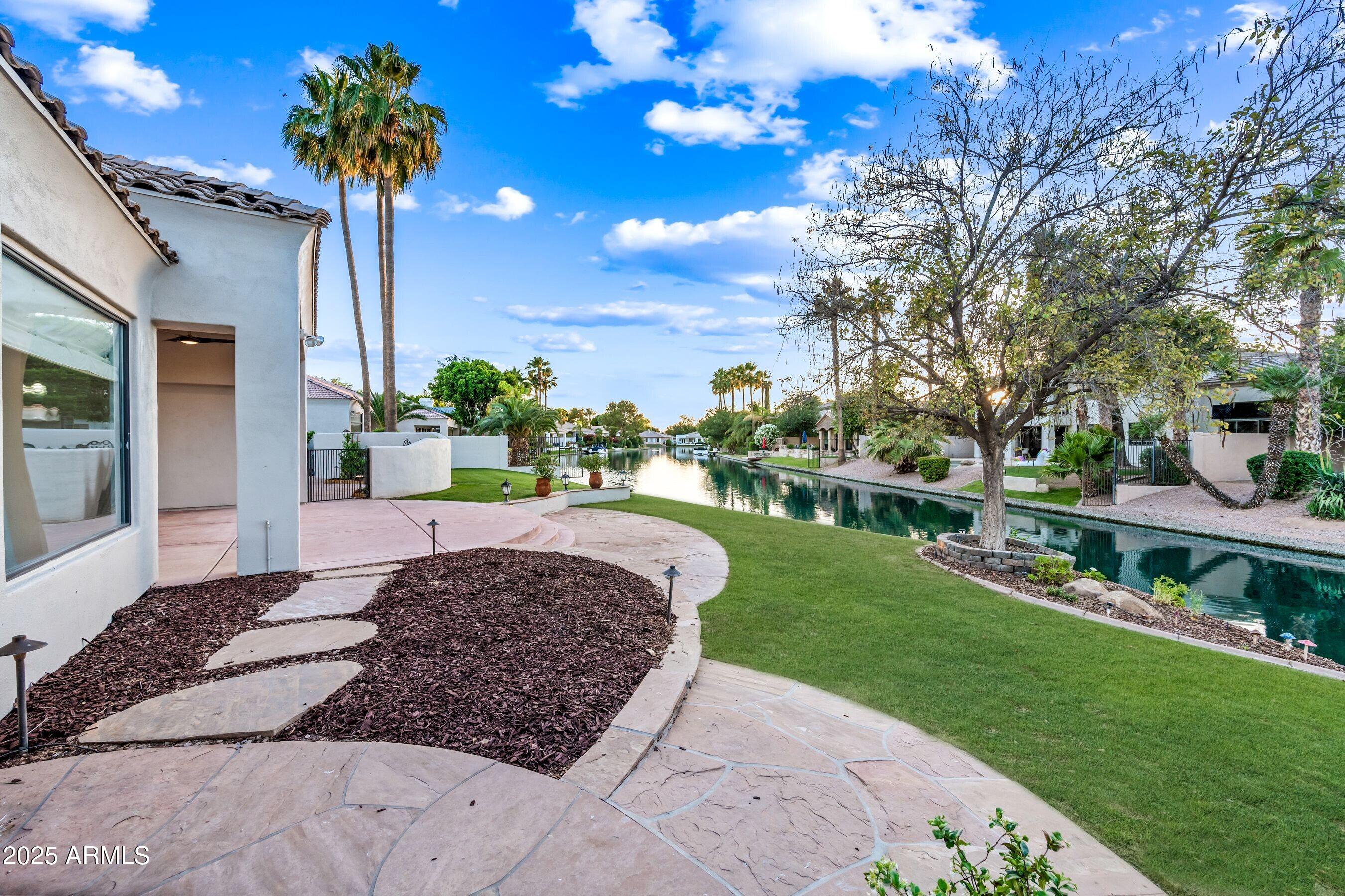 1724 W BLUE RIDGE Way