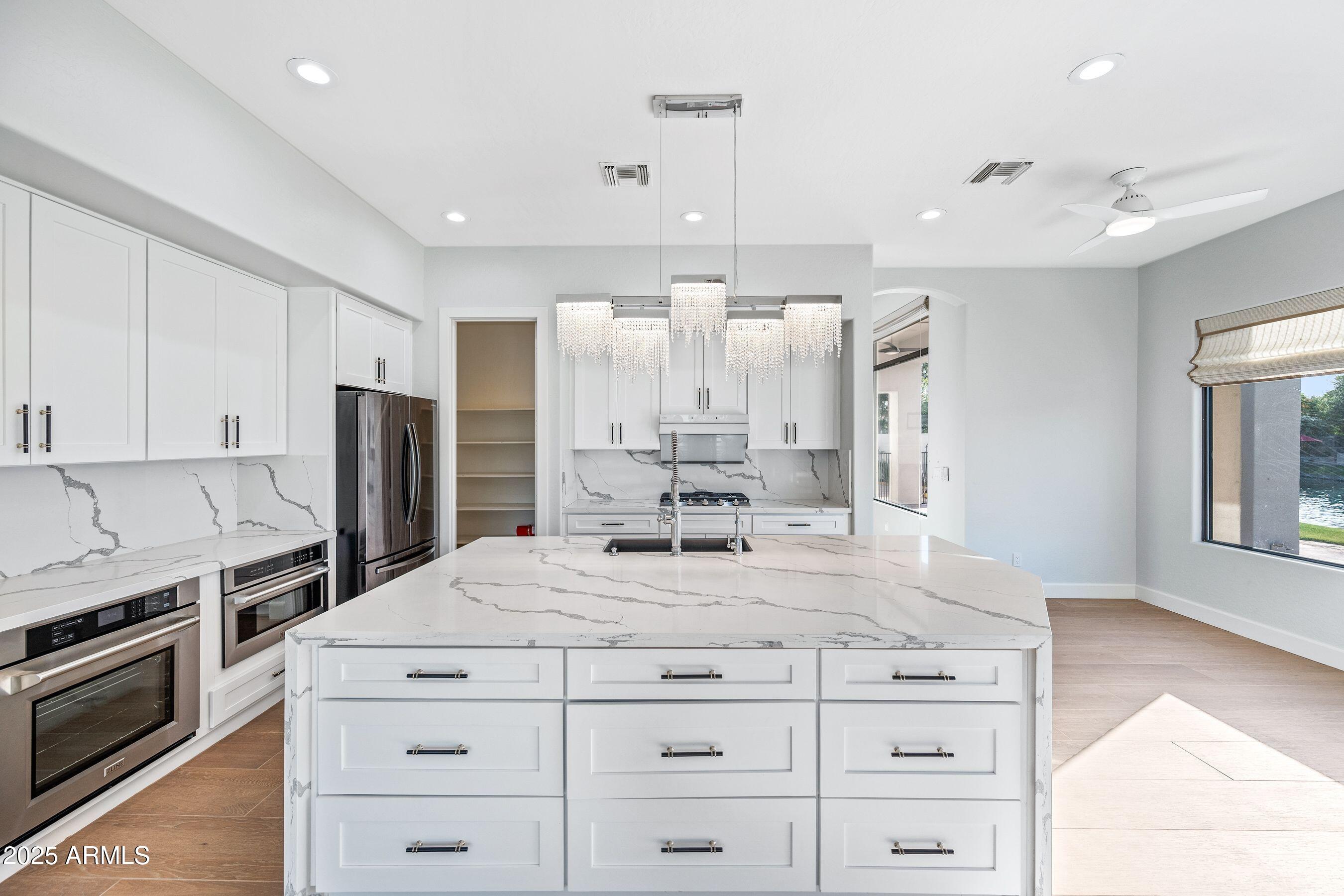 1724 W BLUE RIDGE Way