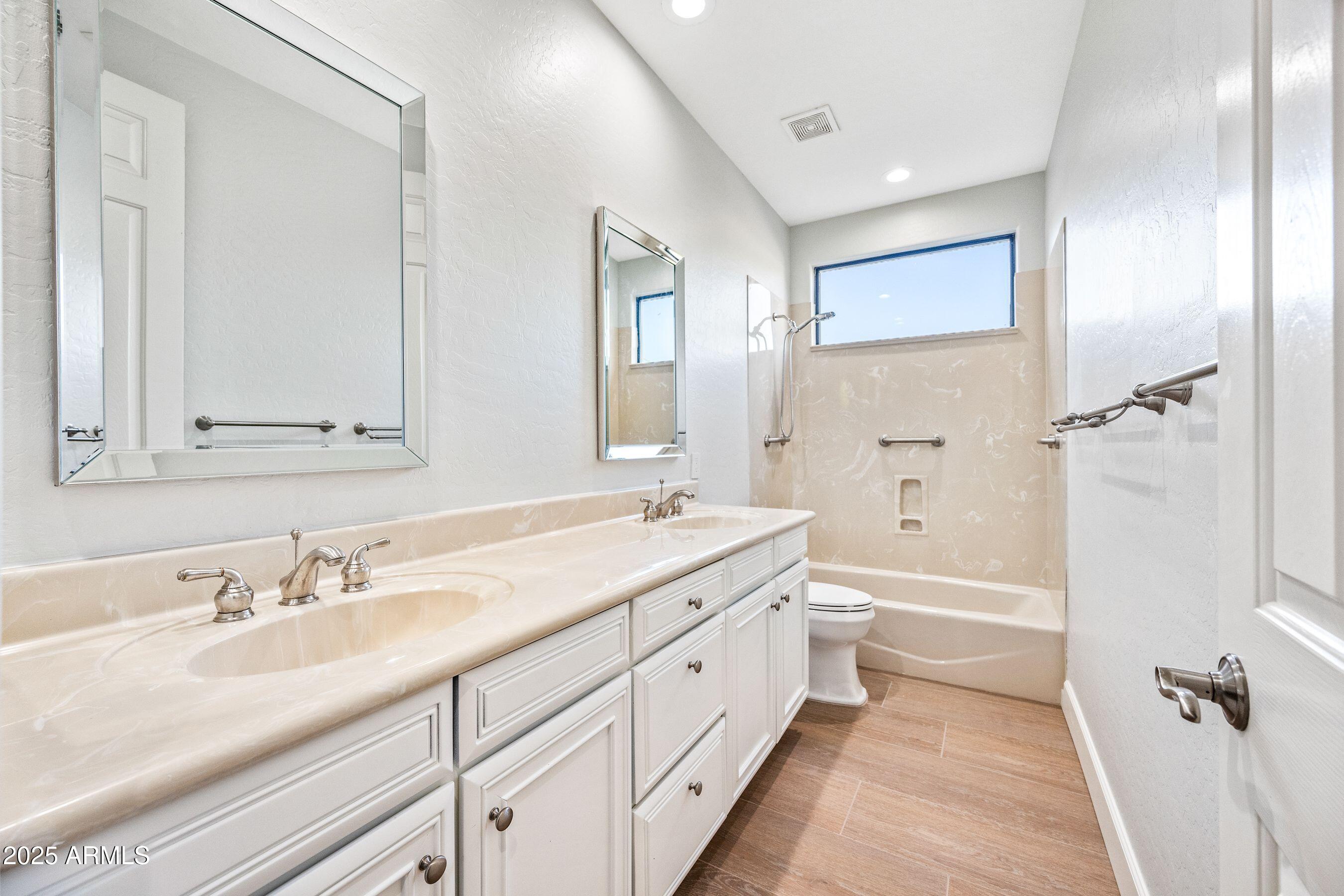 1724 W BLUE RIDGE Way