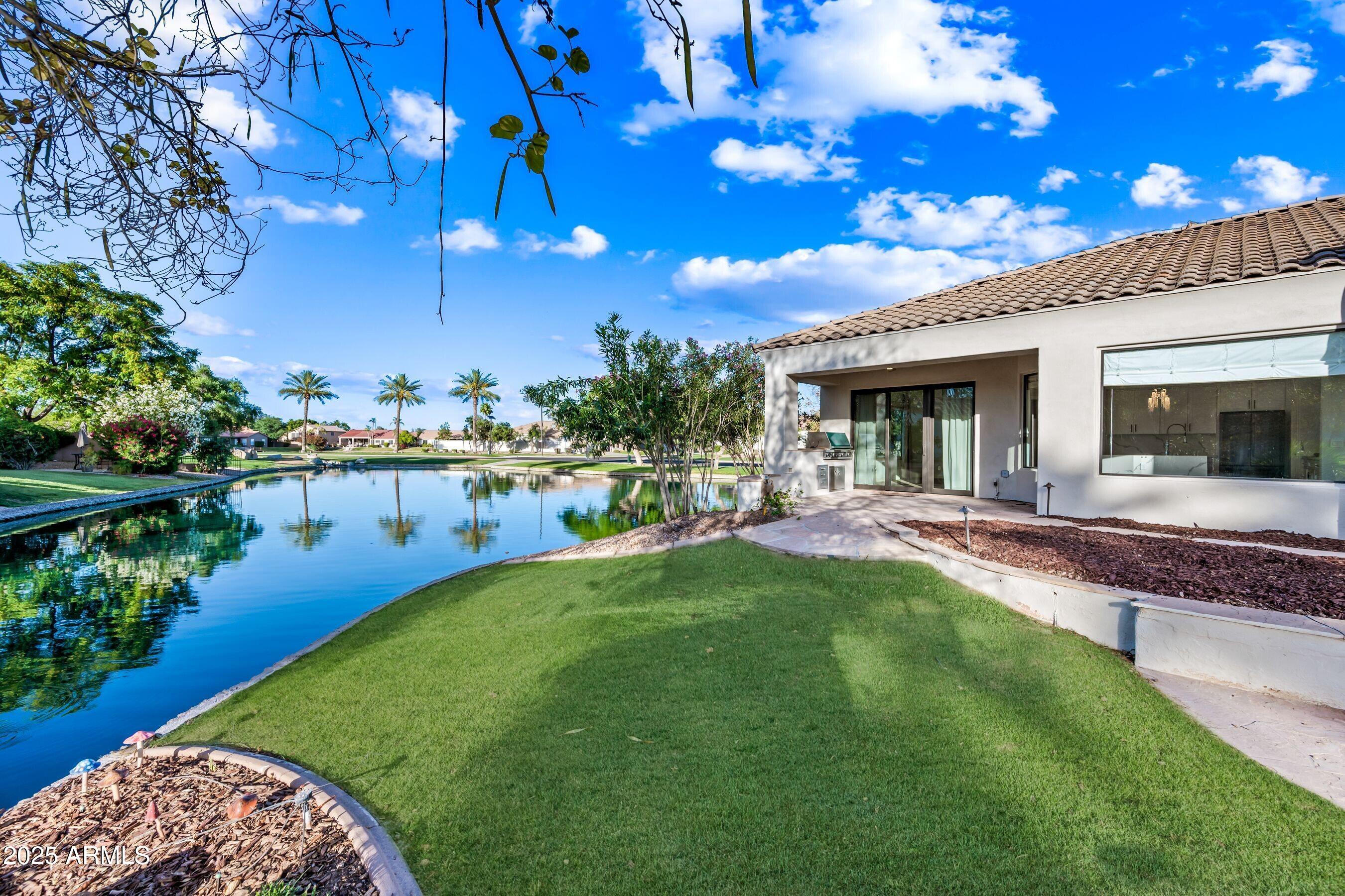 1724 W BLUE RIDGE Way