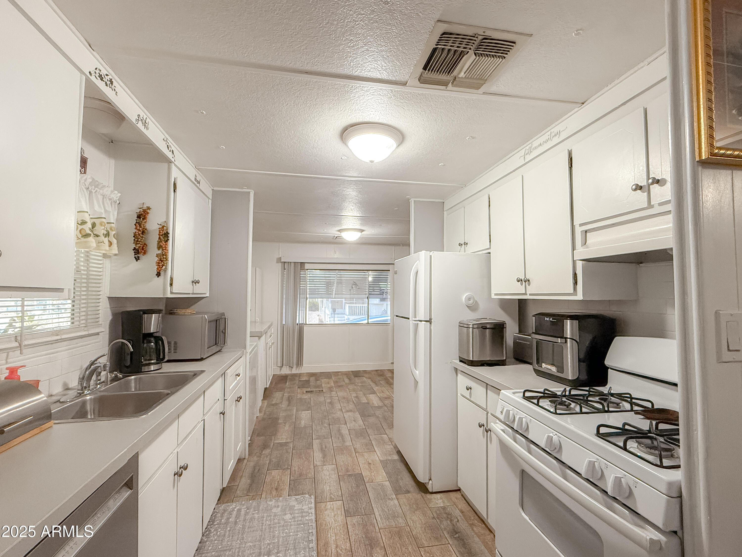 2929 E MAIN Street, 471