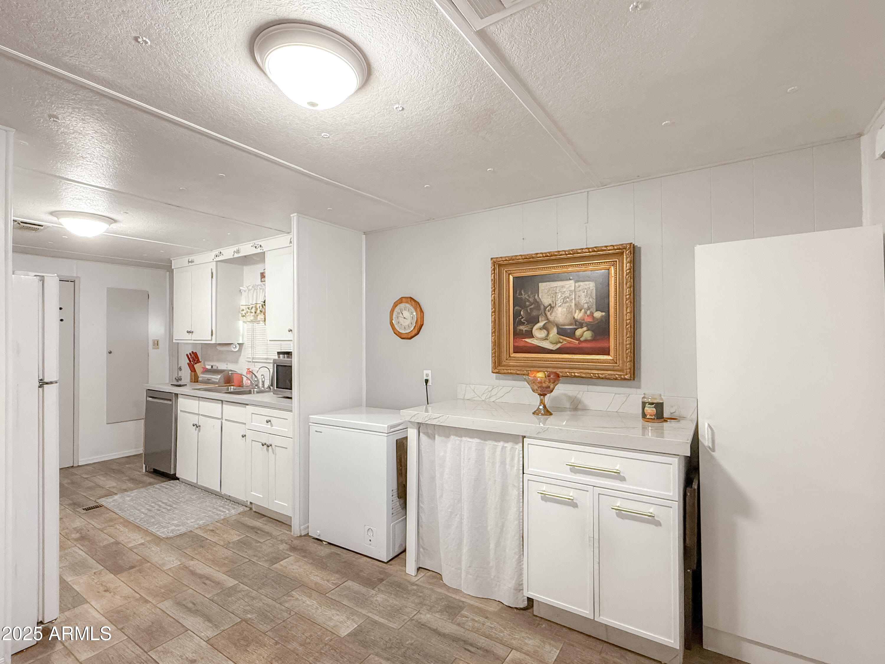 2929 E MAIN Street, 471