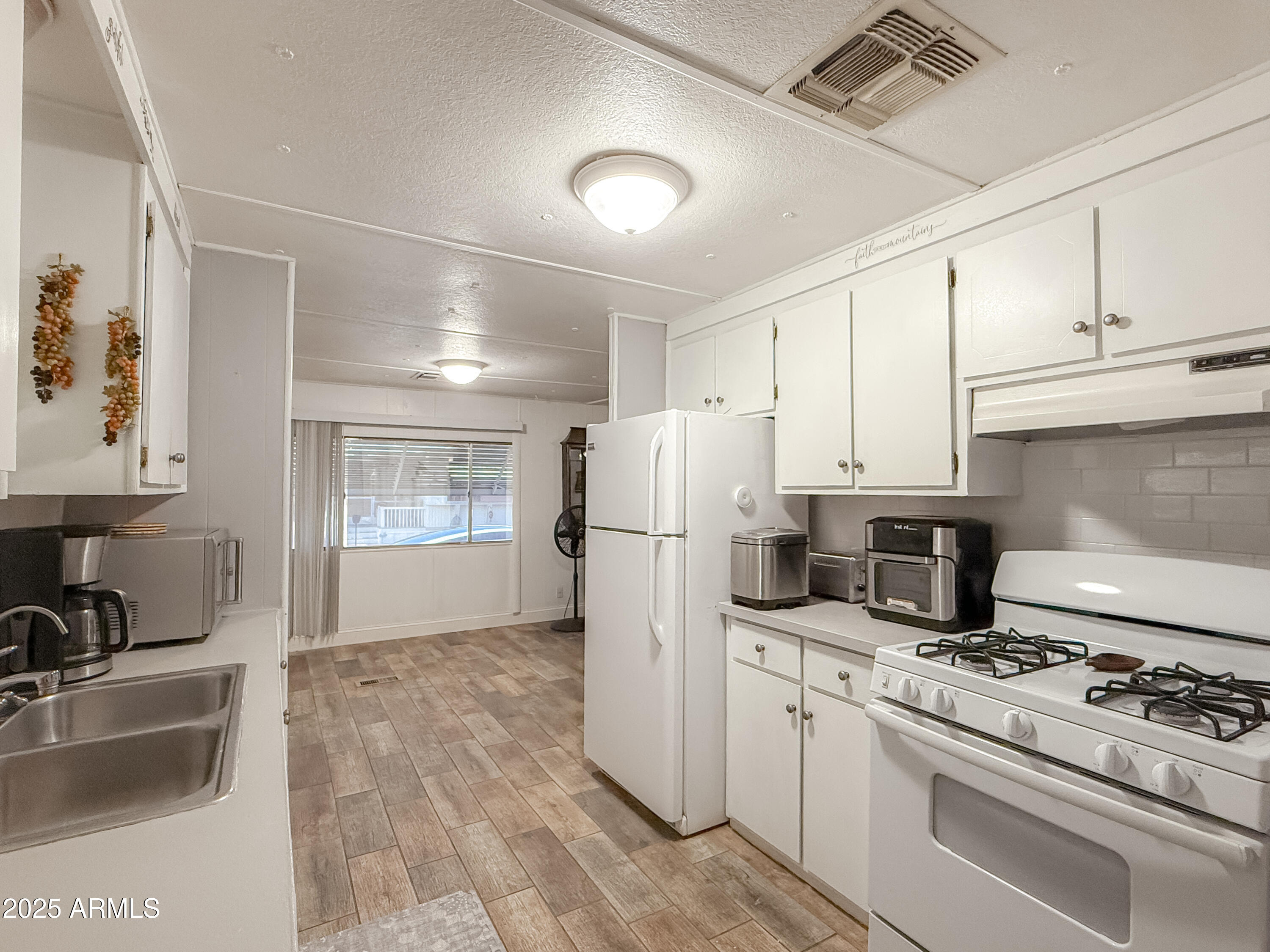 2929 E MAIN Street, 471