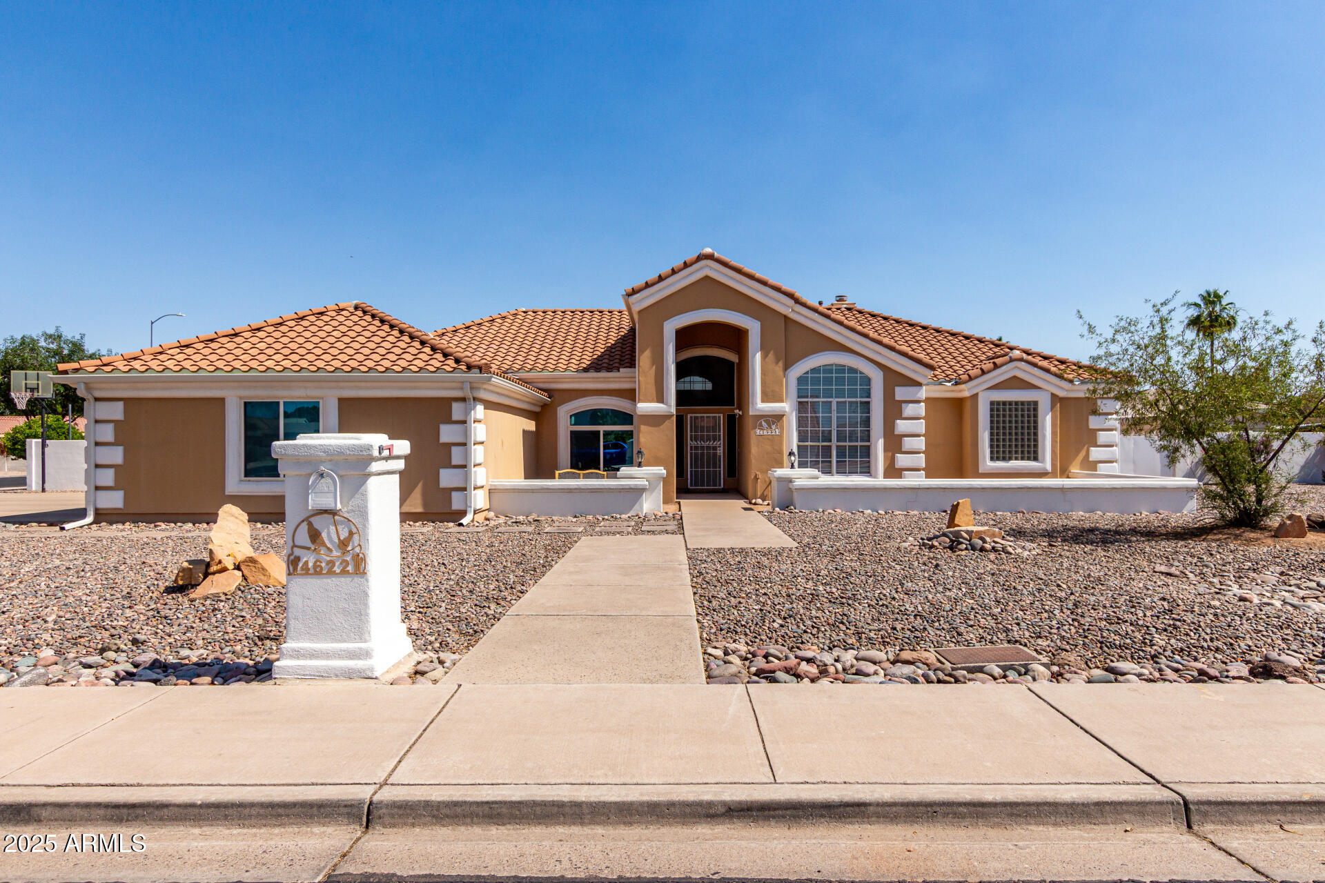 4622 E ELLIS Circle