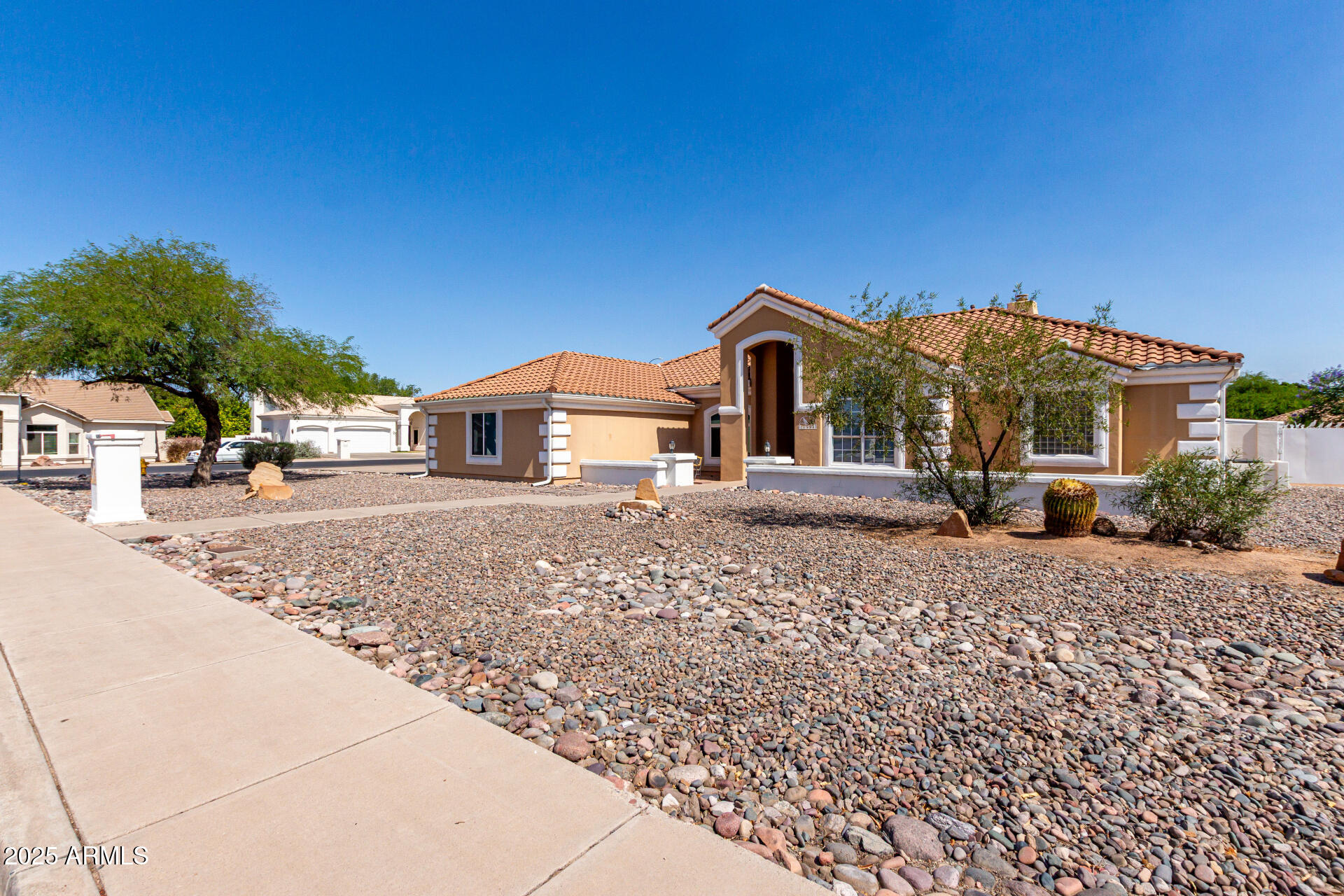 4622 E ELLIS Circle