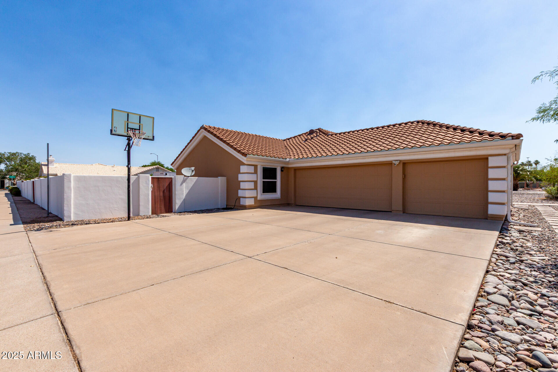 4622 E ELLIS Circle