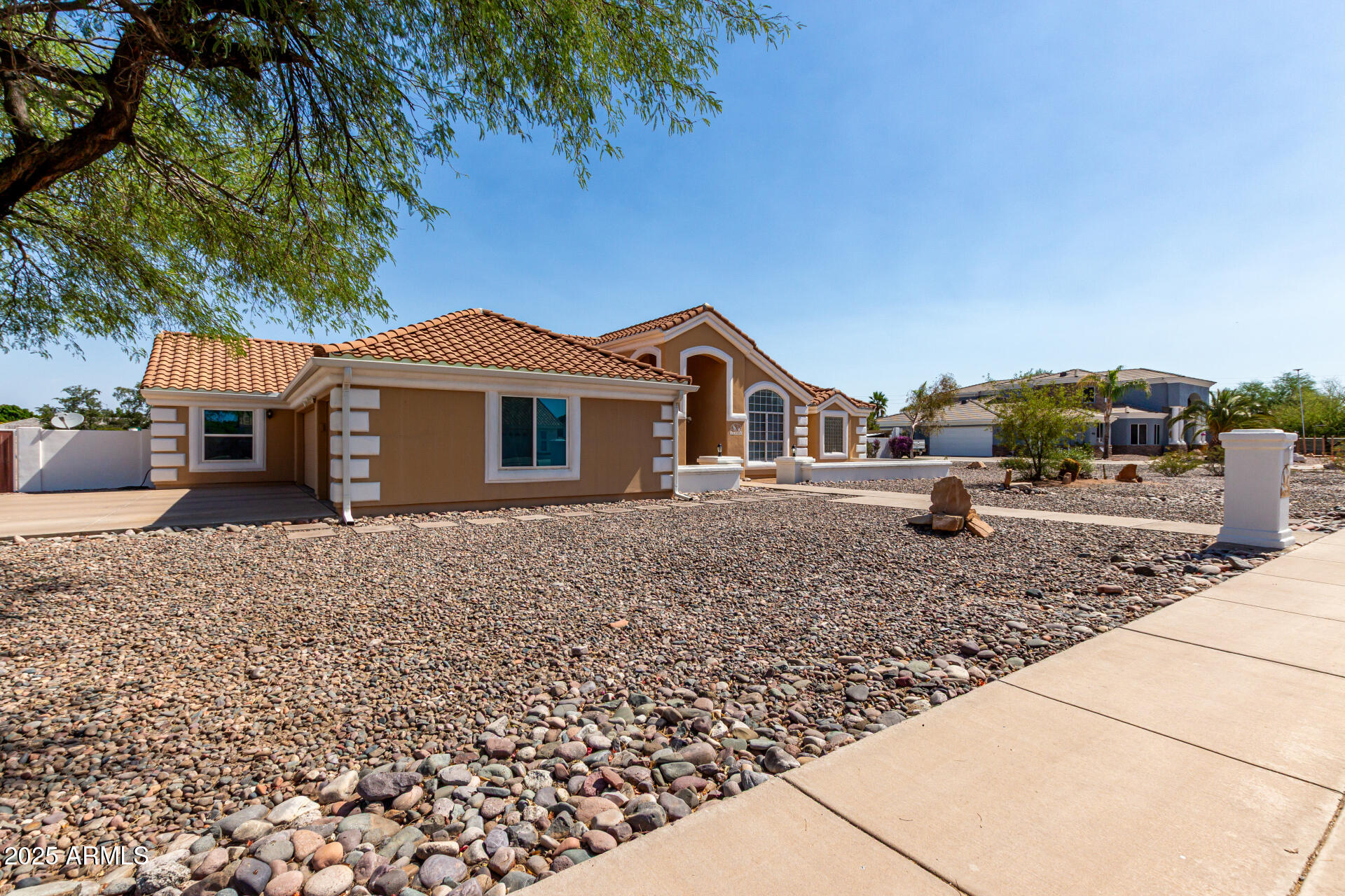 4622 E ELLIS Circle