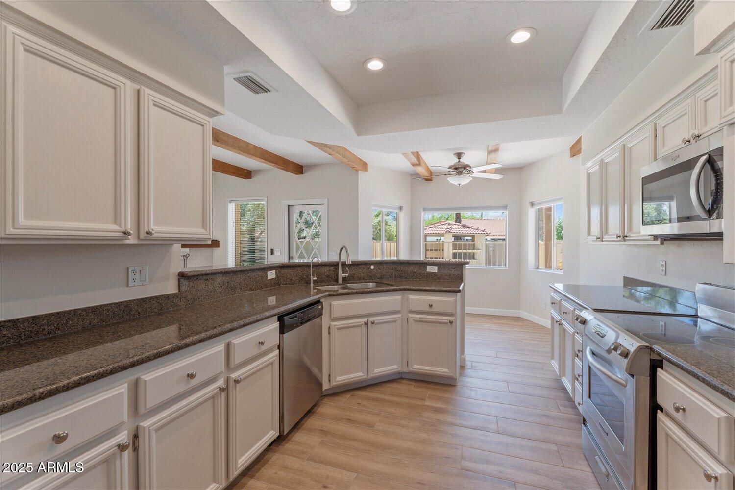 5313 E LAUREL Lane