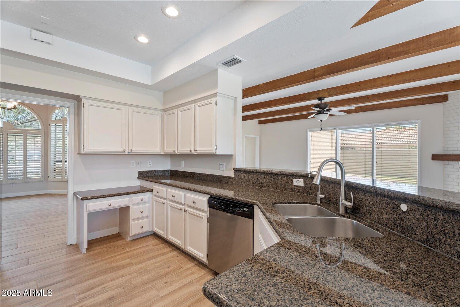 5313 E LAUREL Lane