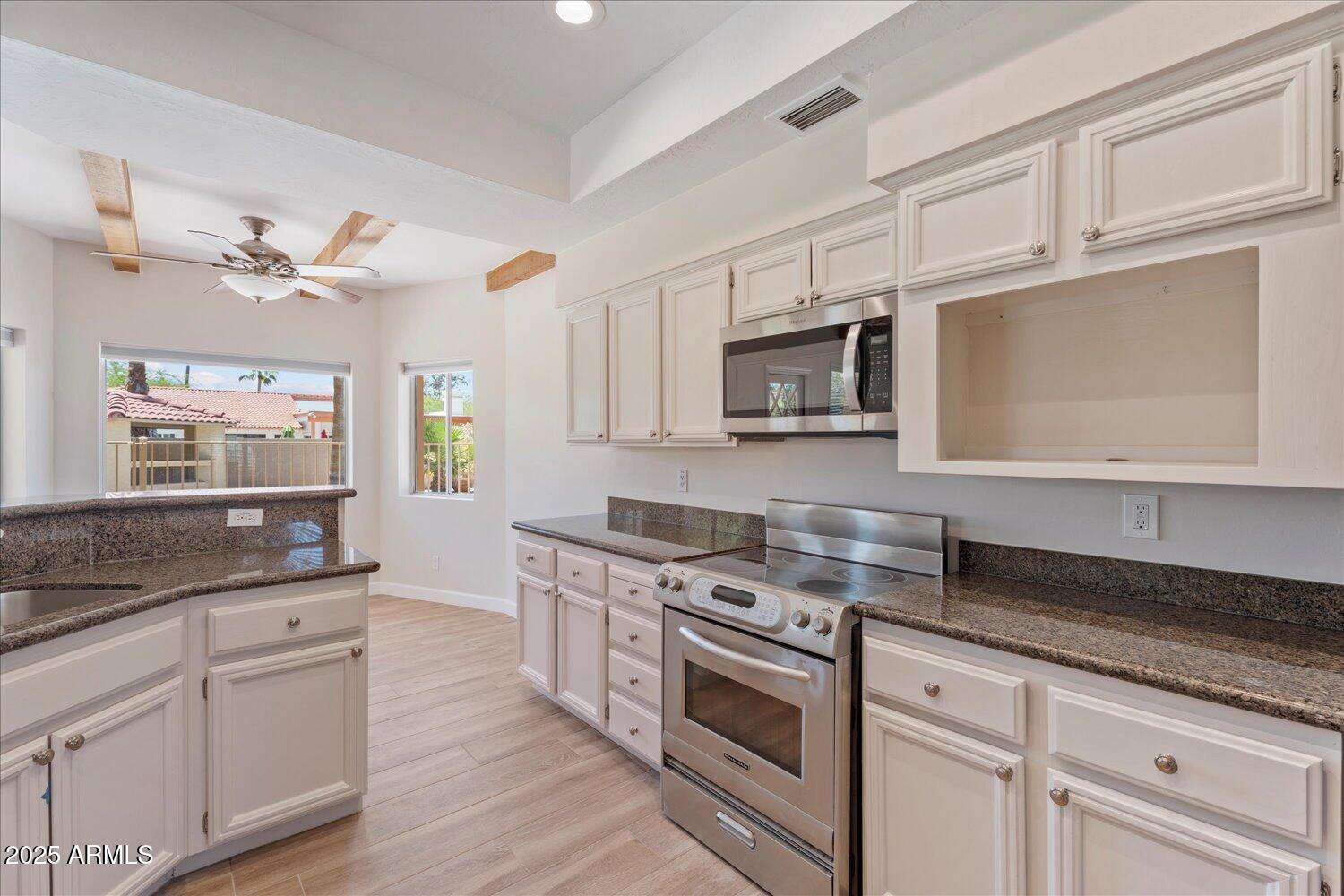 5313 E LAUREL Lane