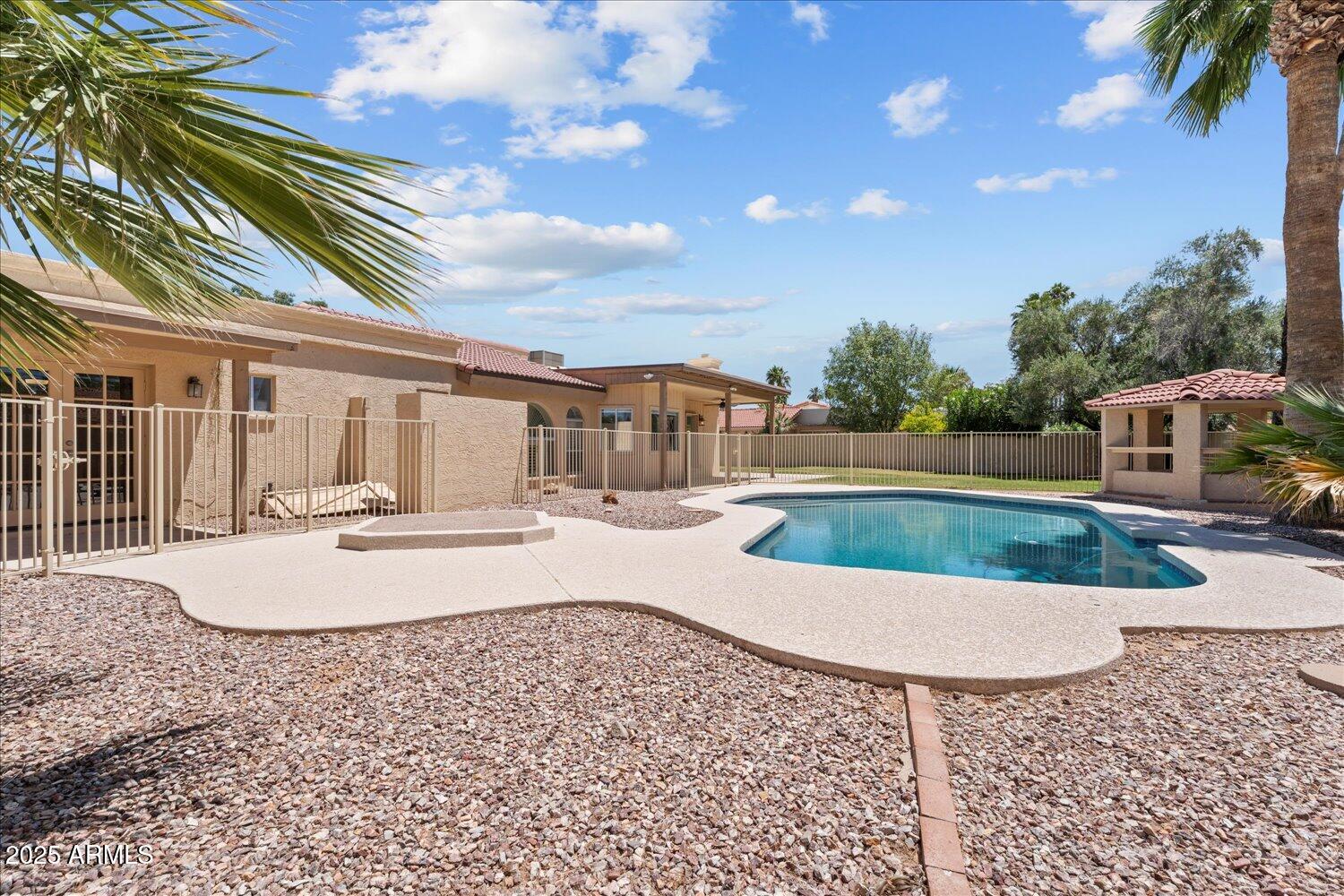 5313 E LAUREL Lane