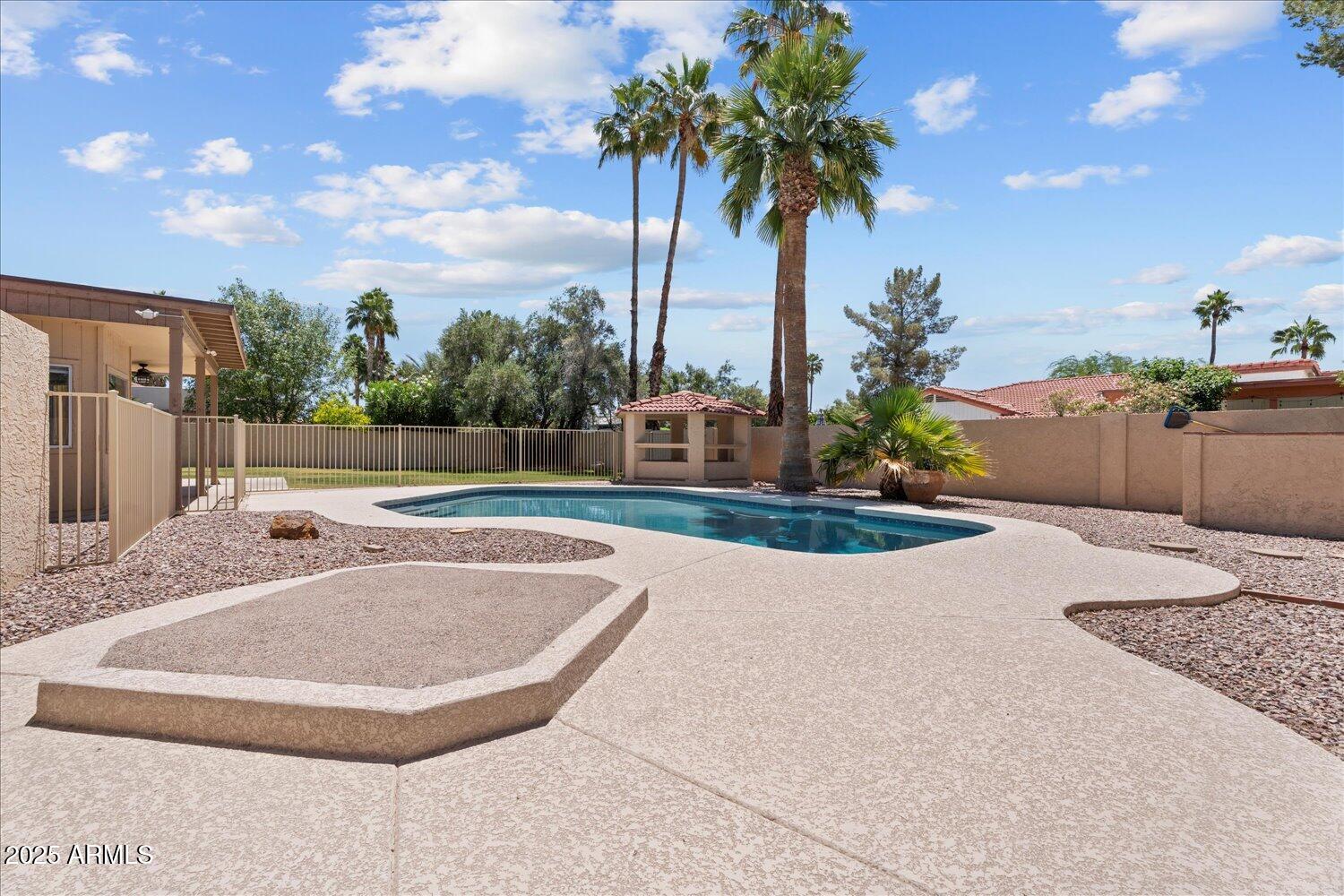 5313 E LAUREL Lane