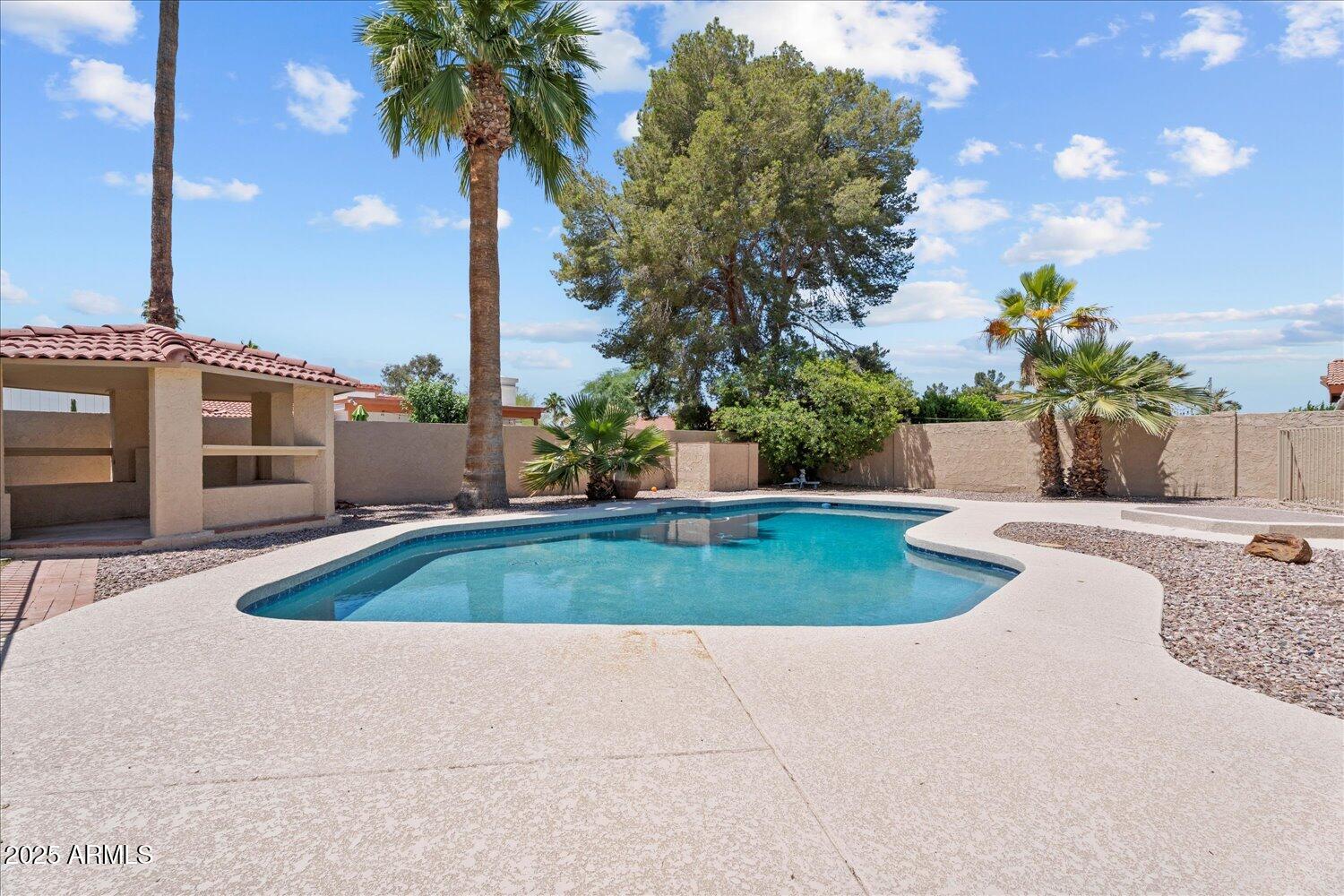 5313 E LAUREL Lane