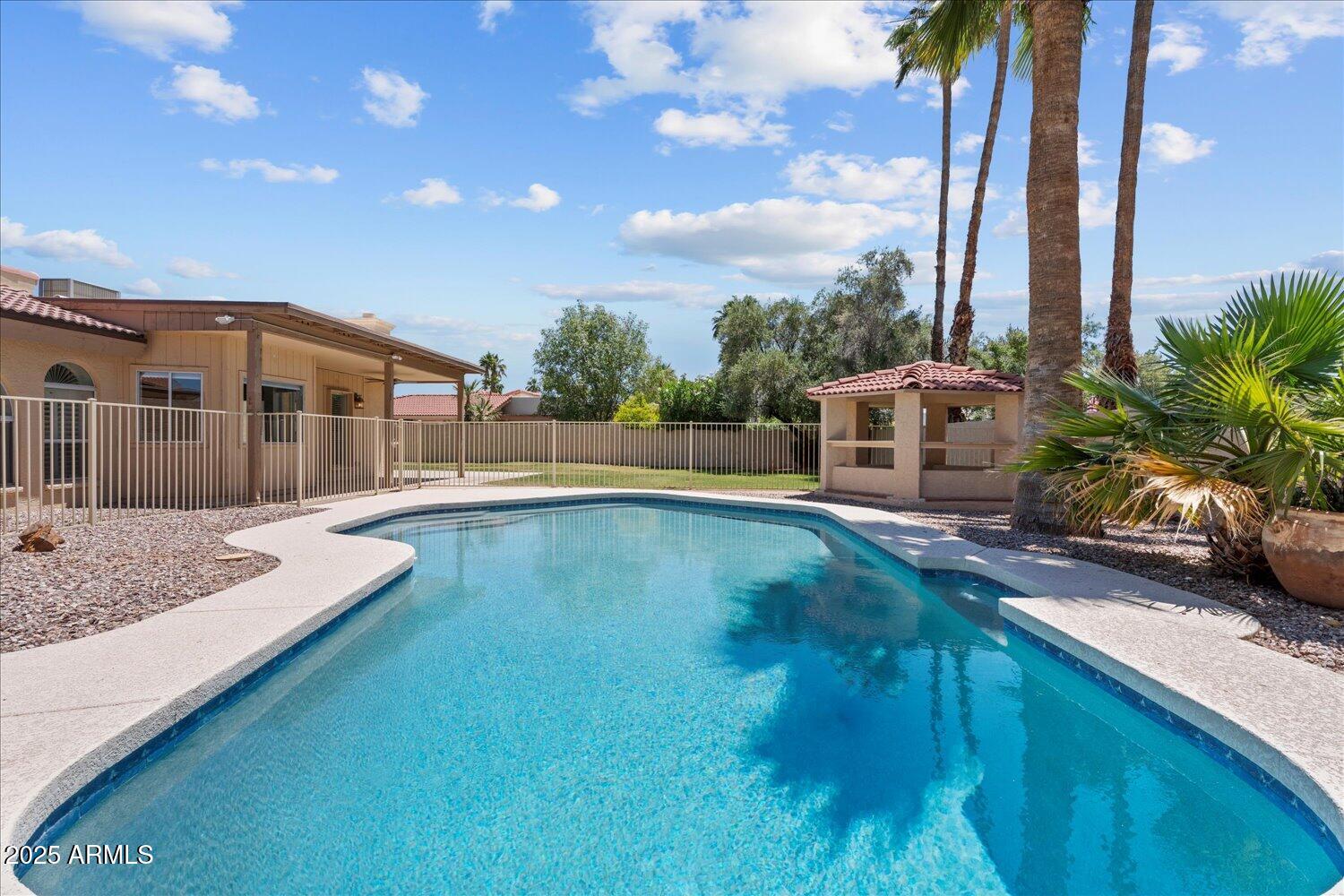 5313 E LAUREL Lane