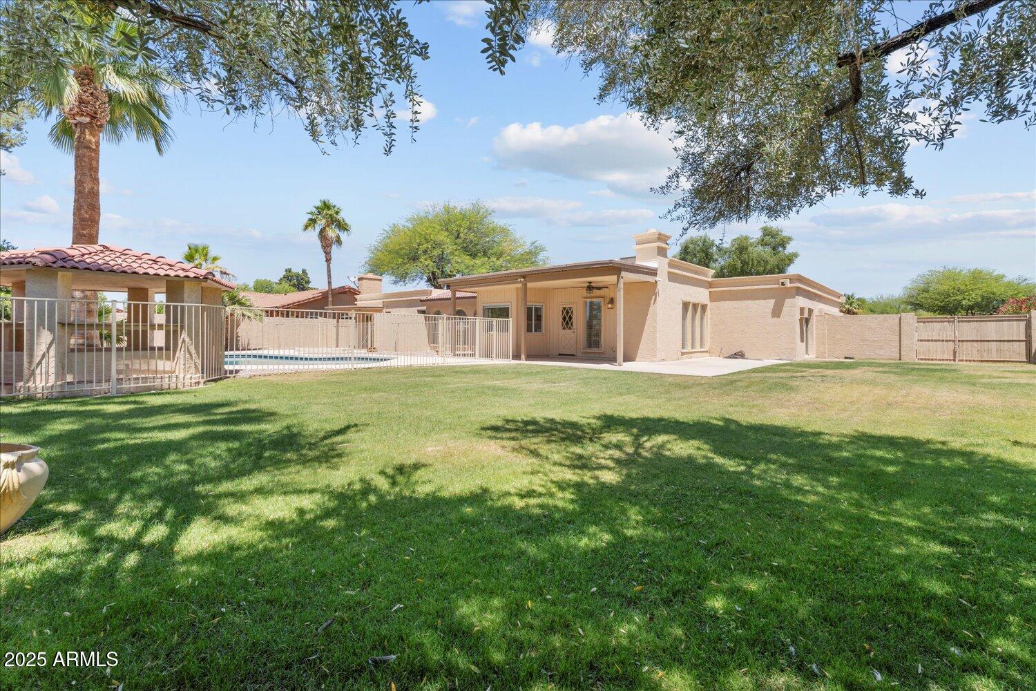 5313 E LAUREL Lane