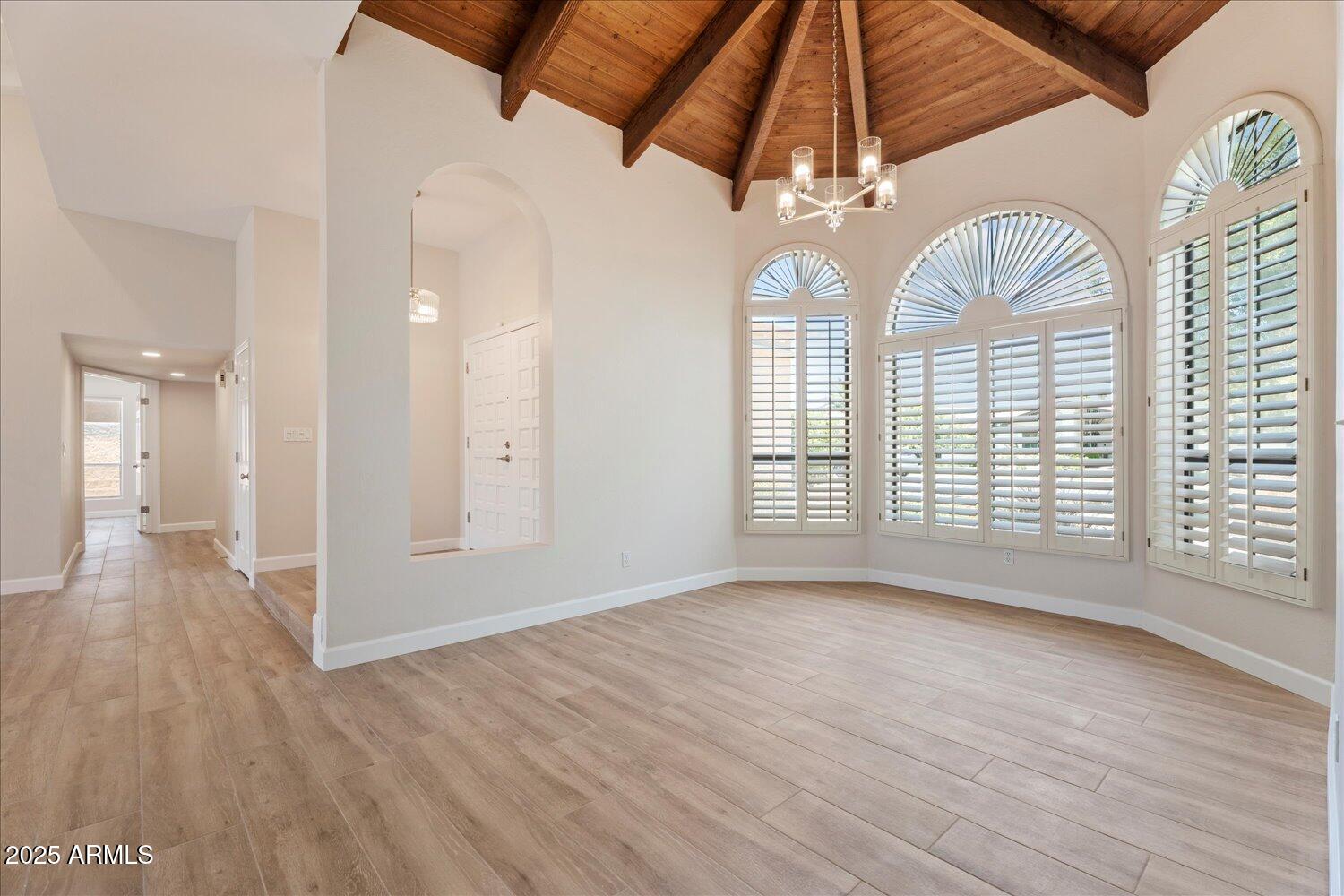 5313 E LAUREL Lane