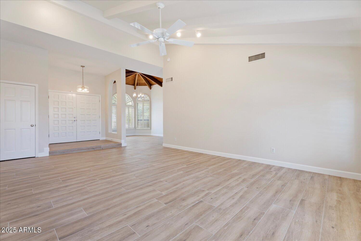 5313 E LAUREL Lane