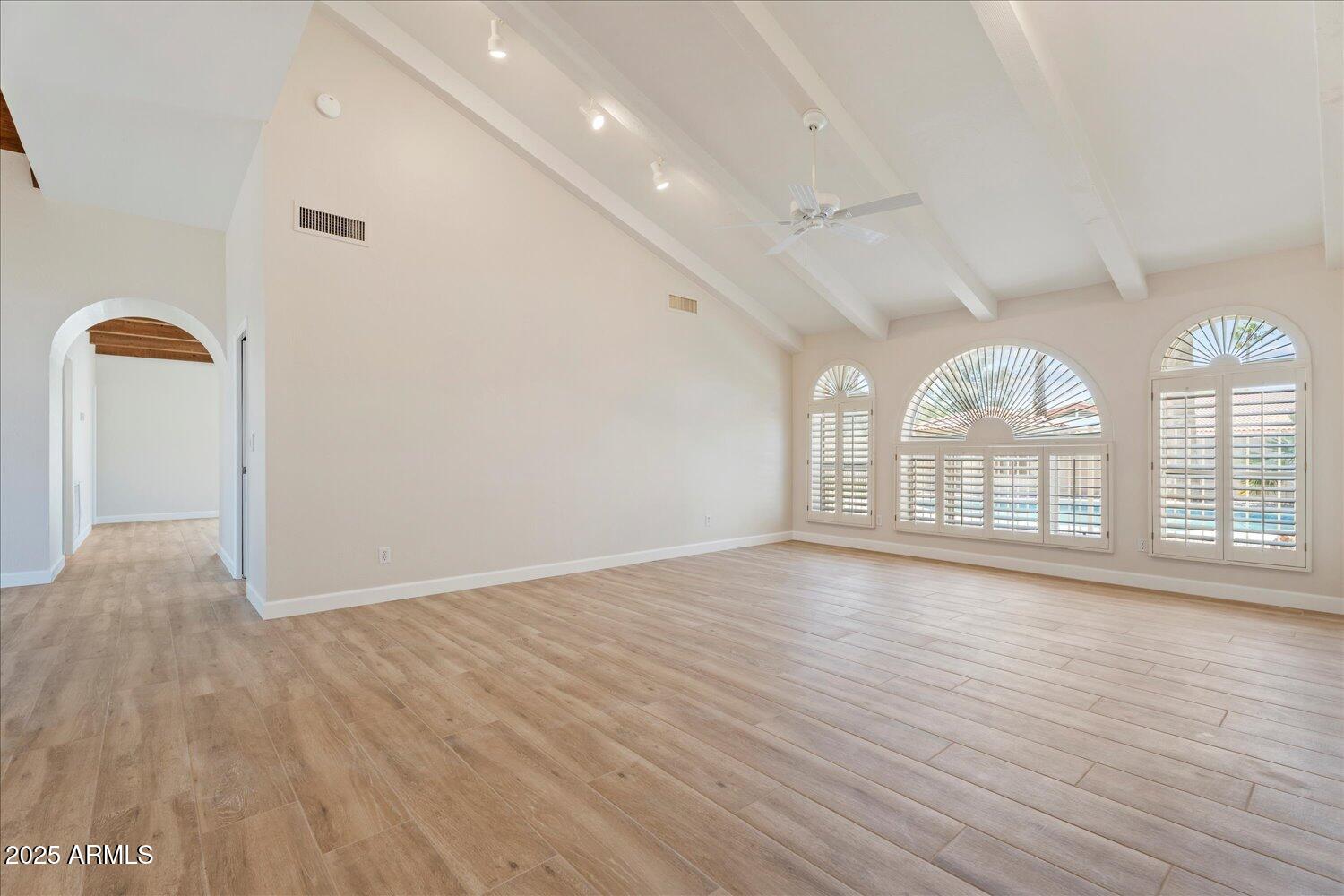 5313 E LAUREL Lane