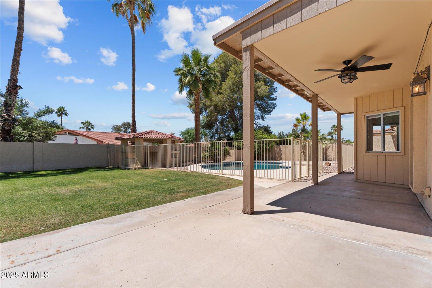 5313 E LAUREL Lane