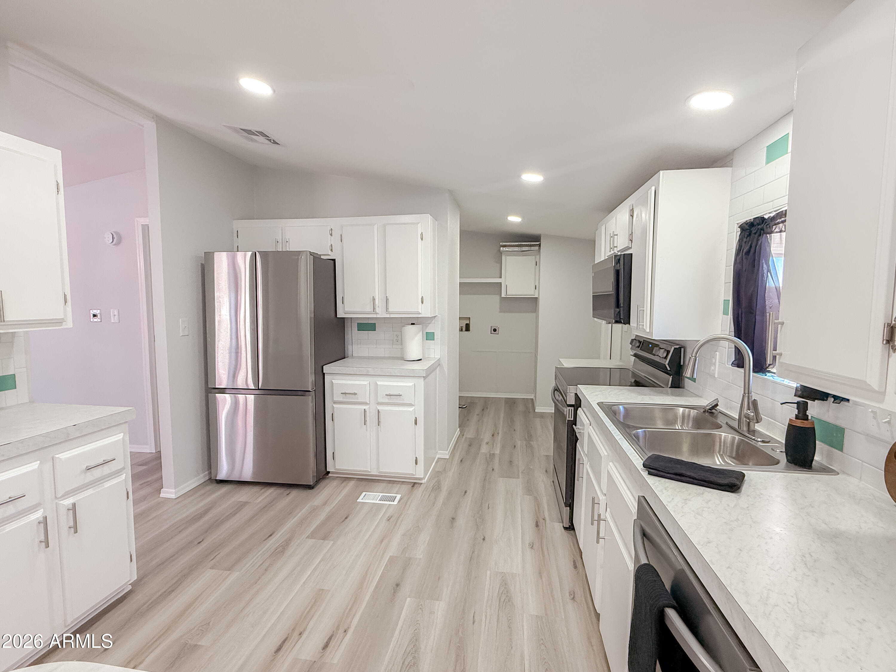 12721 W Greenway Road, 39