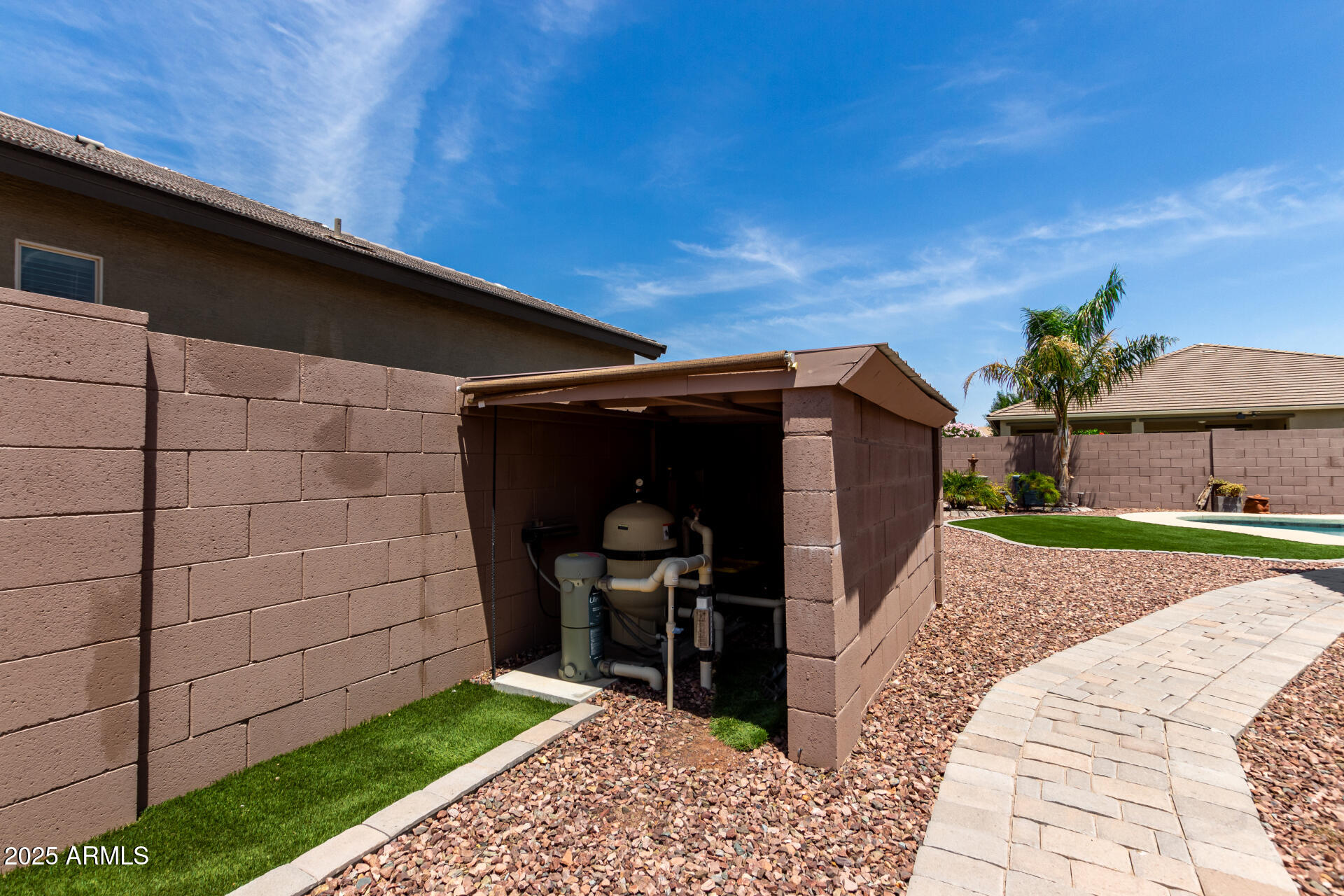 682 W GUM TREE Avenue