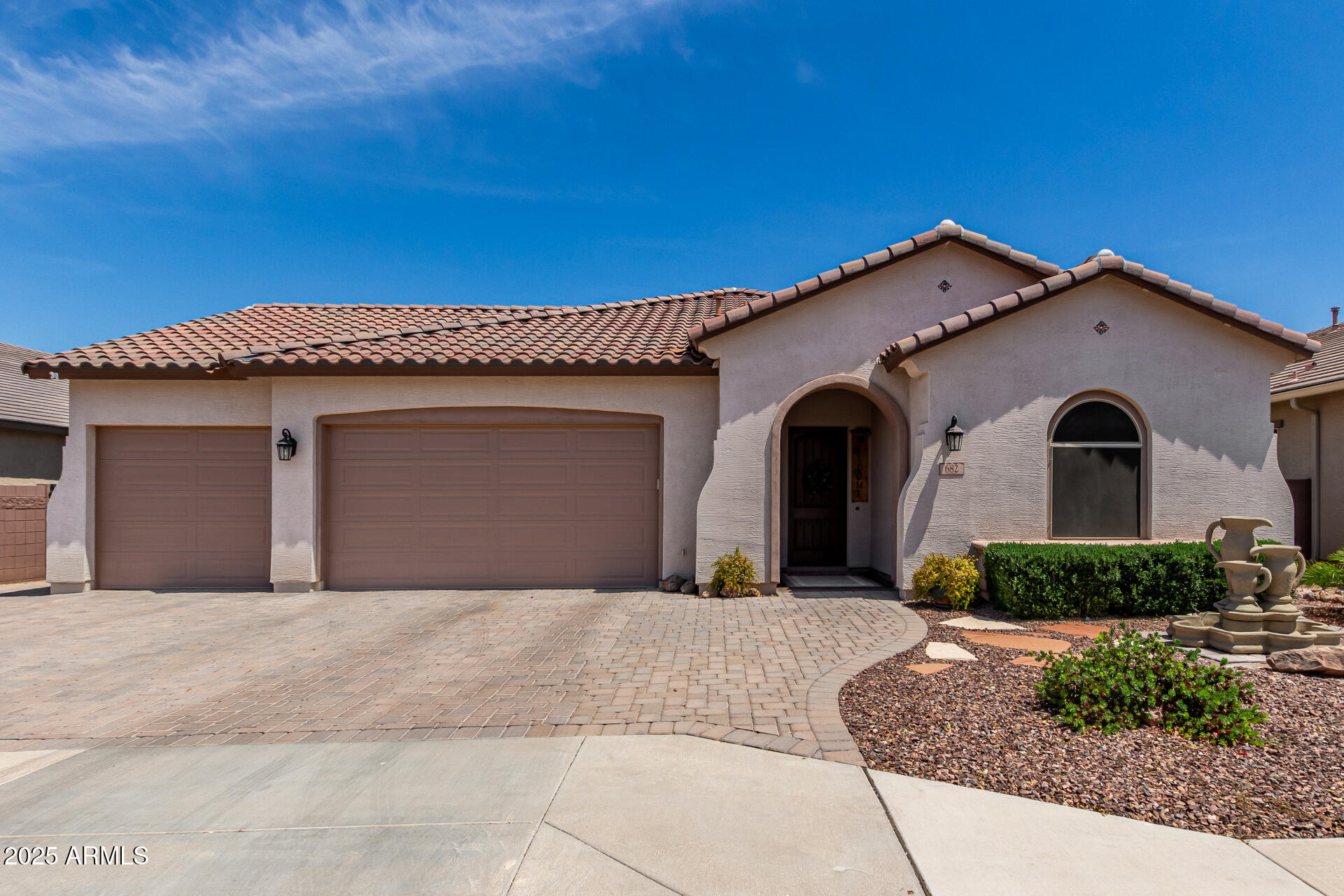 682 W GUM TREE Avenue
