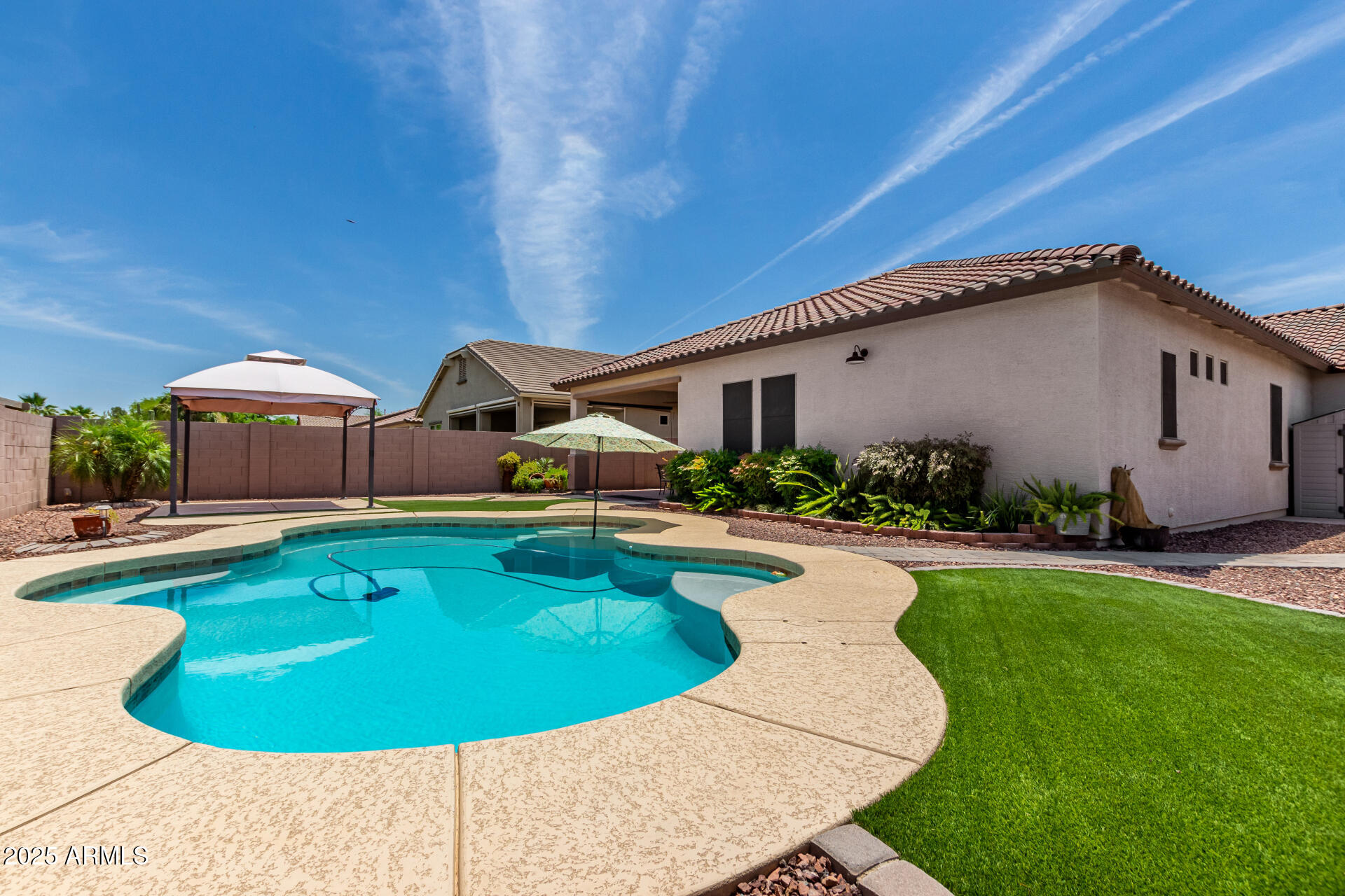 682 W GUM TREE Avenue