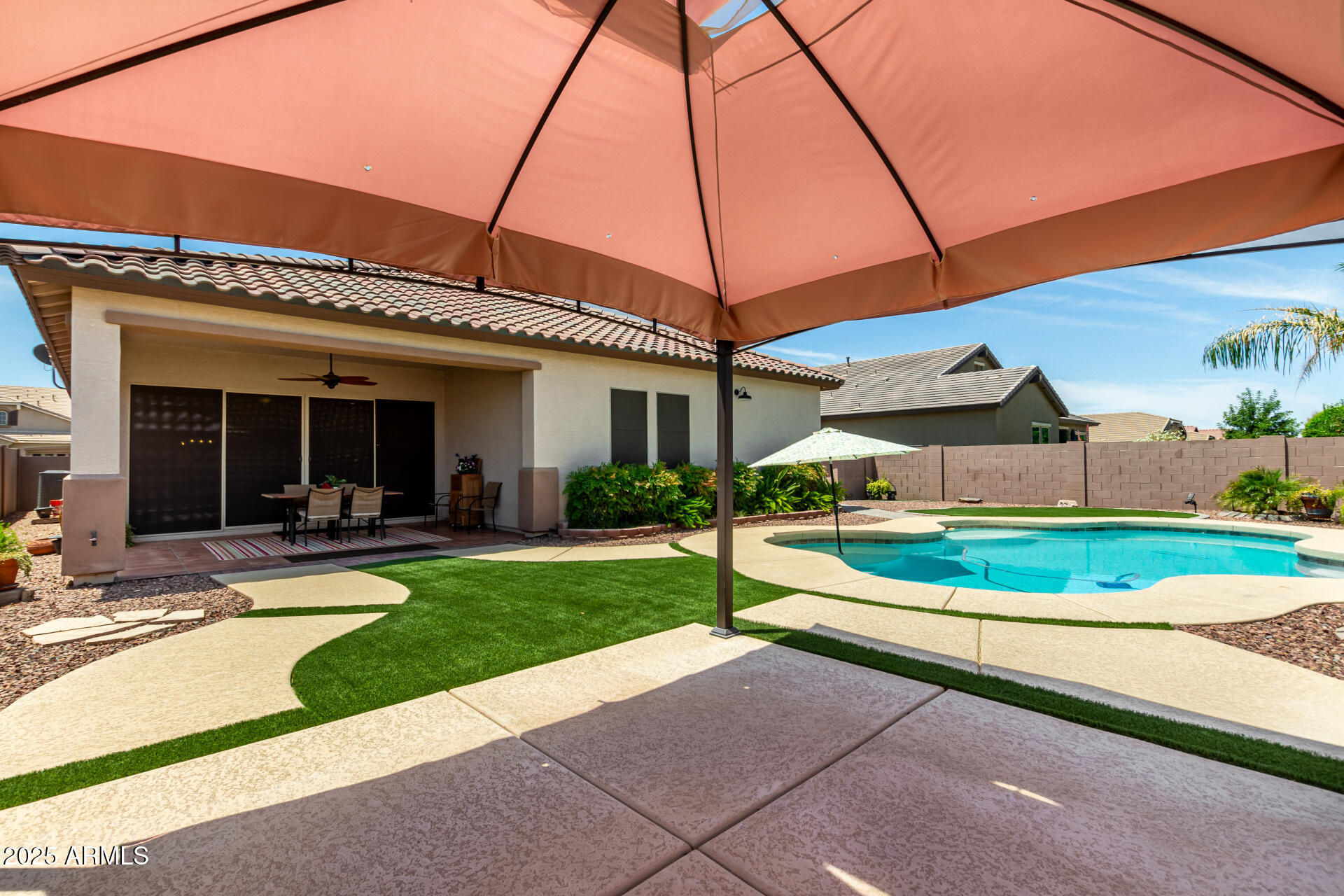 682 W GUM TREE Avenue