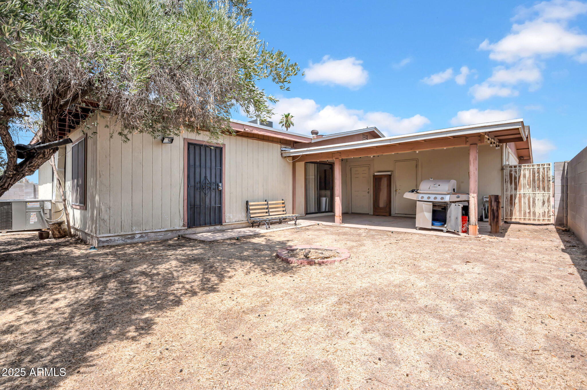 564 N SANTA ANNA Street