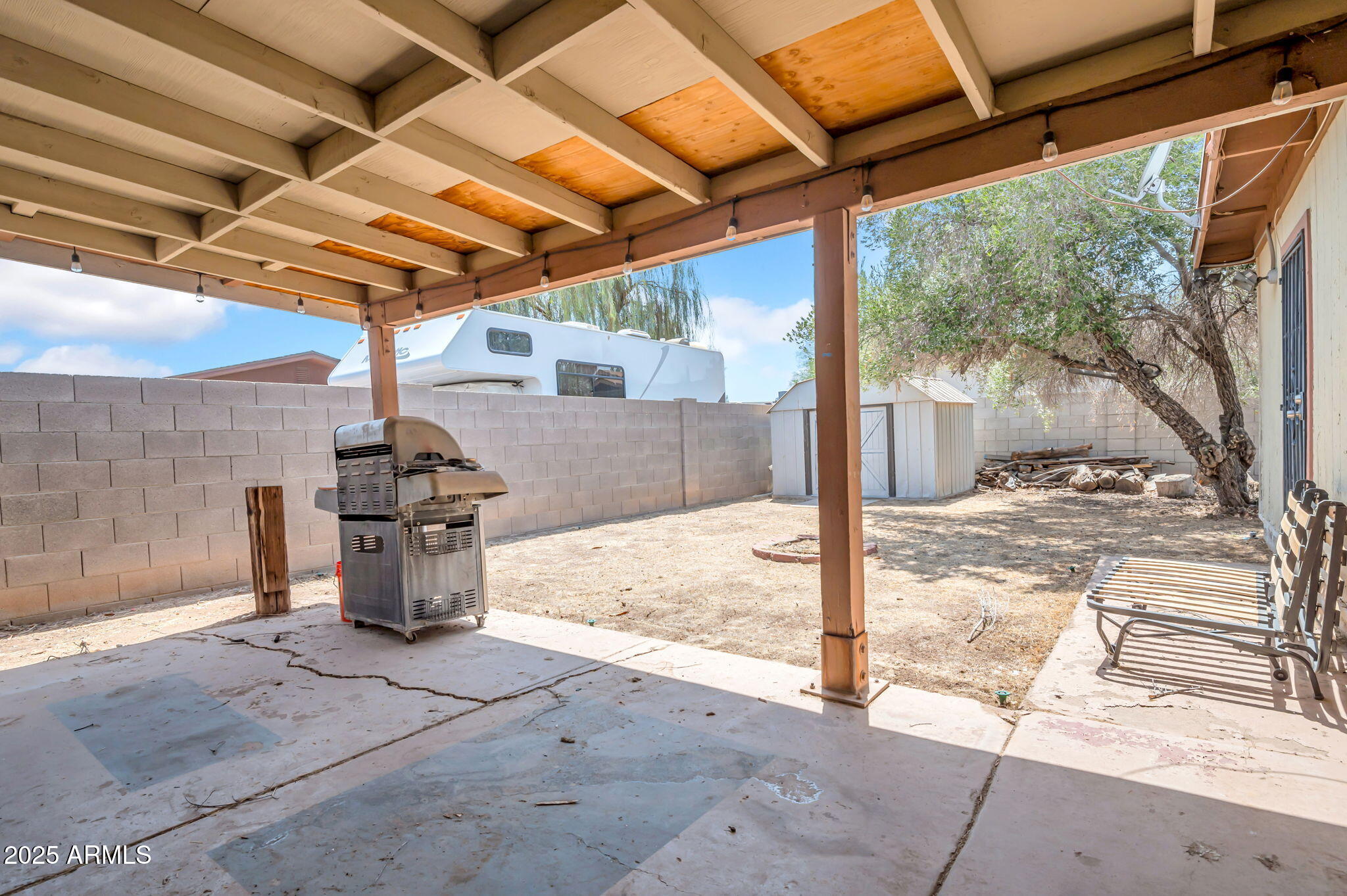 564 N SANTA ANNA Street