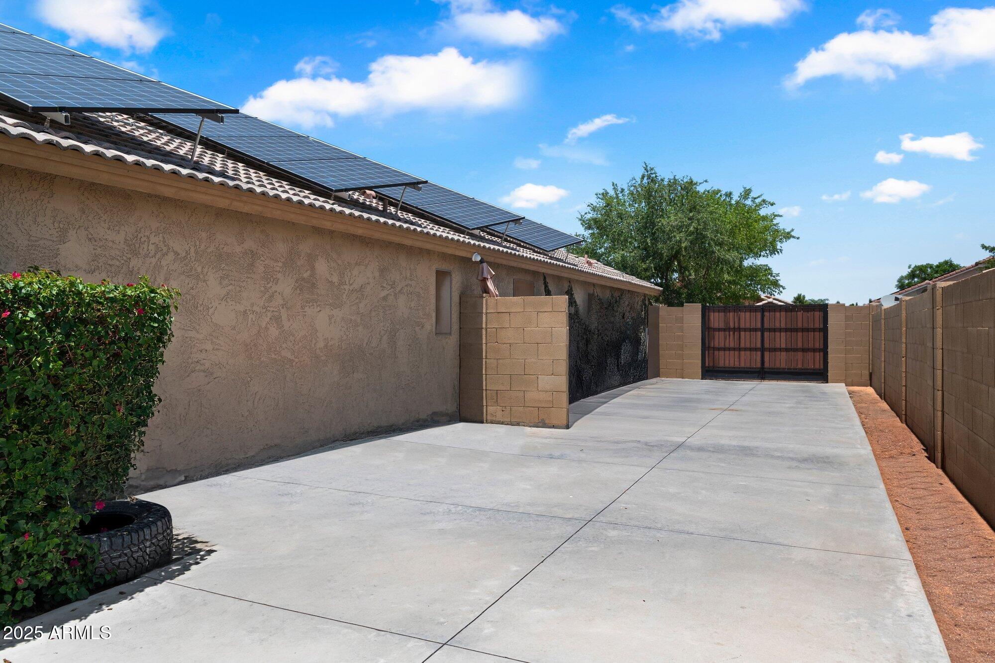 3911 W QUAIL Avenue