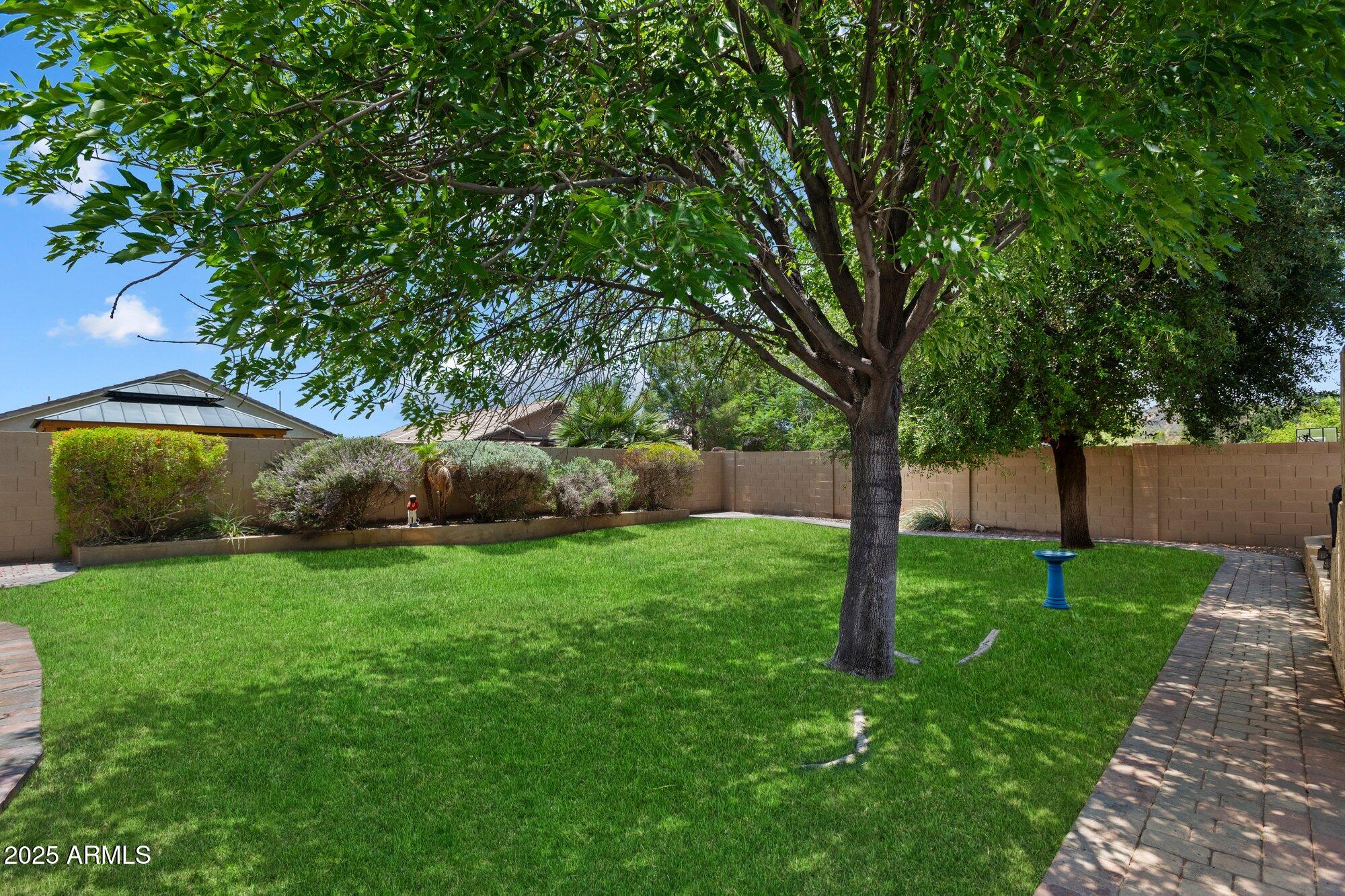 3911 W QUAIL Avenue