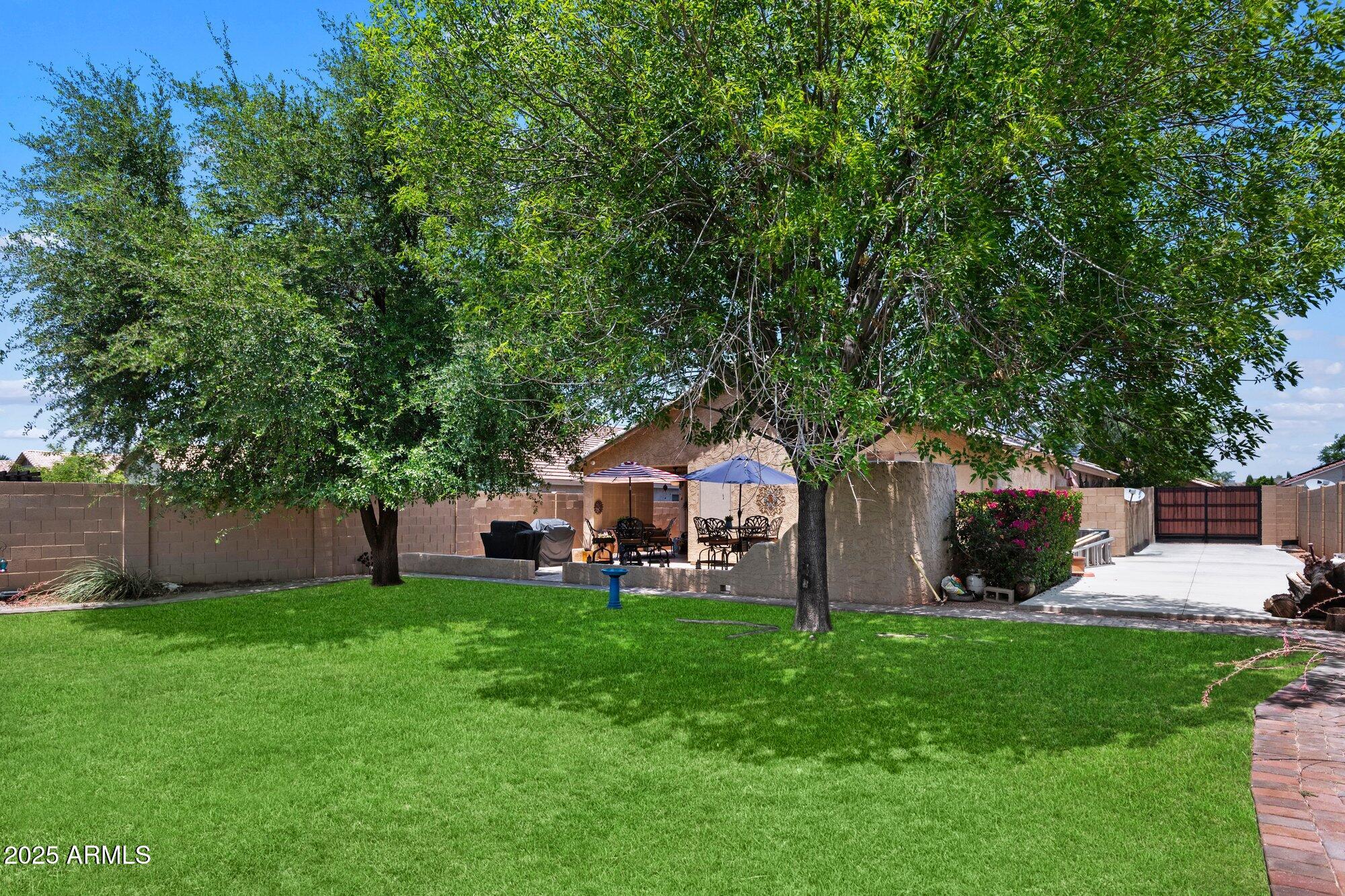 3911 W QUAIL Avenue