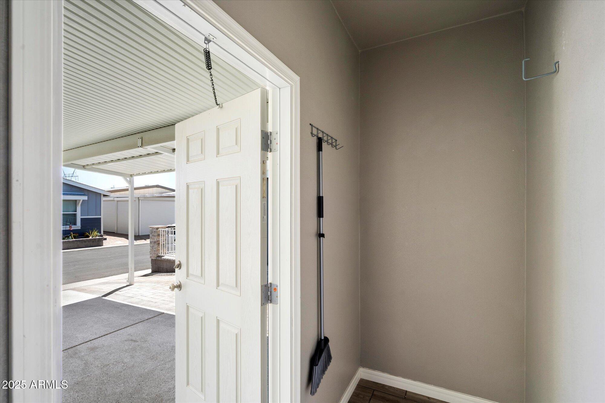 650 N Hawes Road, 3424